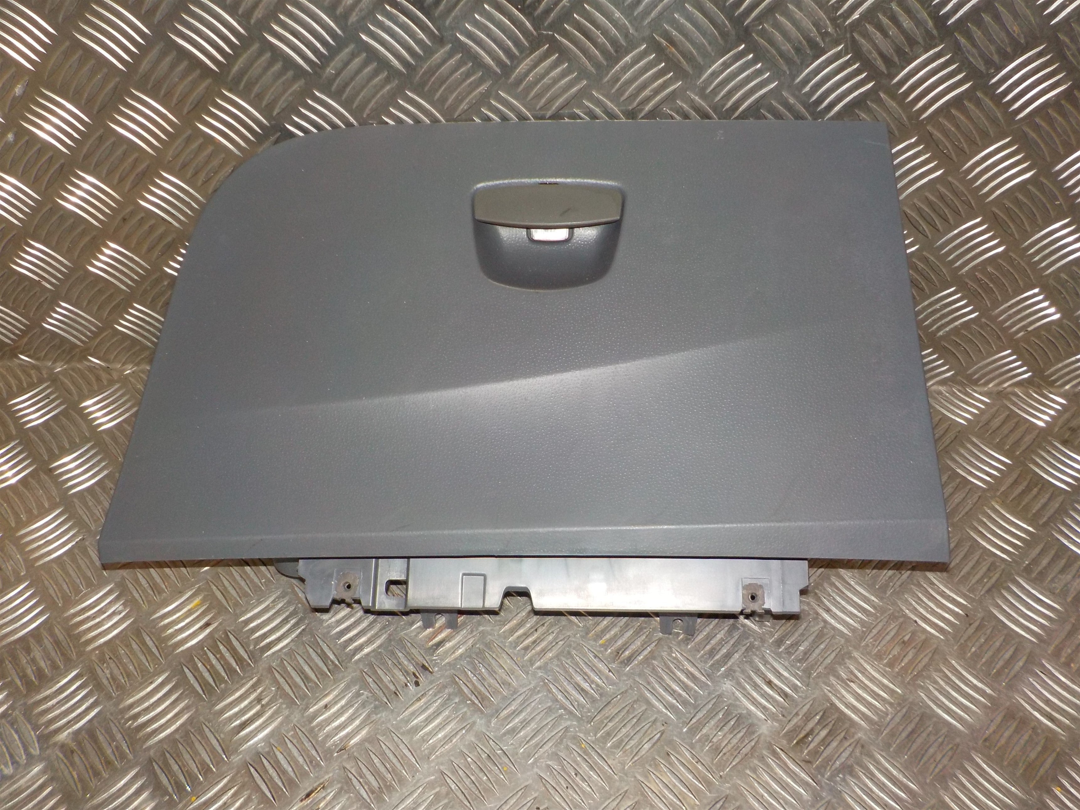 Seat Ibiza Handskerum Med OEM Nr. 6J1857103A Fra Seat Ophugger