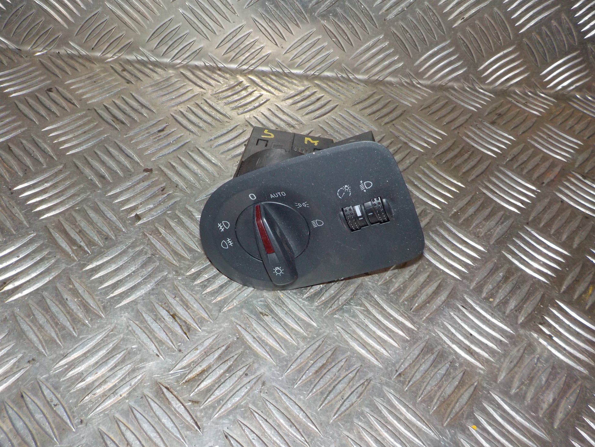 Seat Ibiza 6J Kontakt Lys Med OEM Nr. 6J1941531AF Fra Seat Ophugger