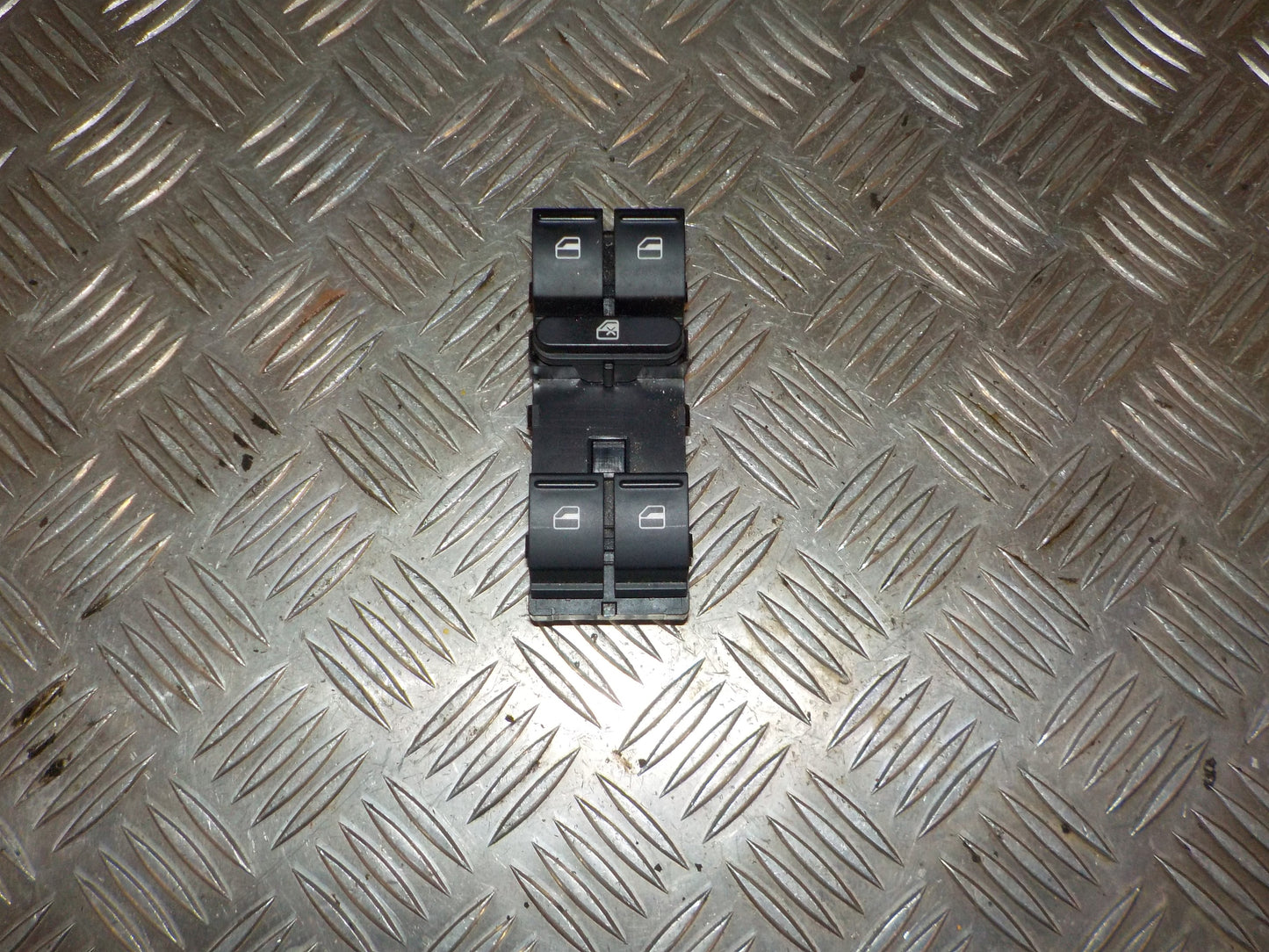 Seat Ibiza 6J Kontakt Rudehejs Med OEM Nr. 1K4959857B Fra Seat Ophugger