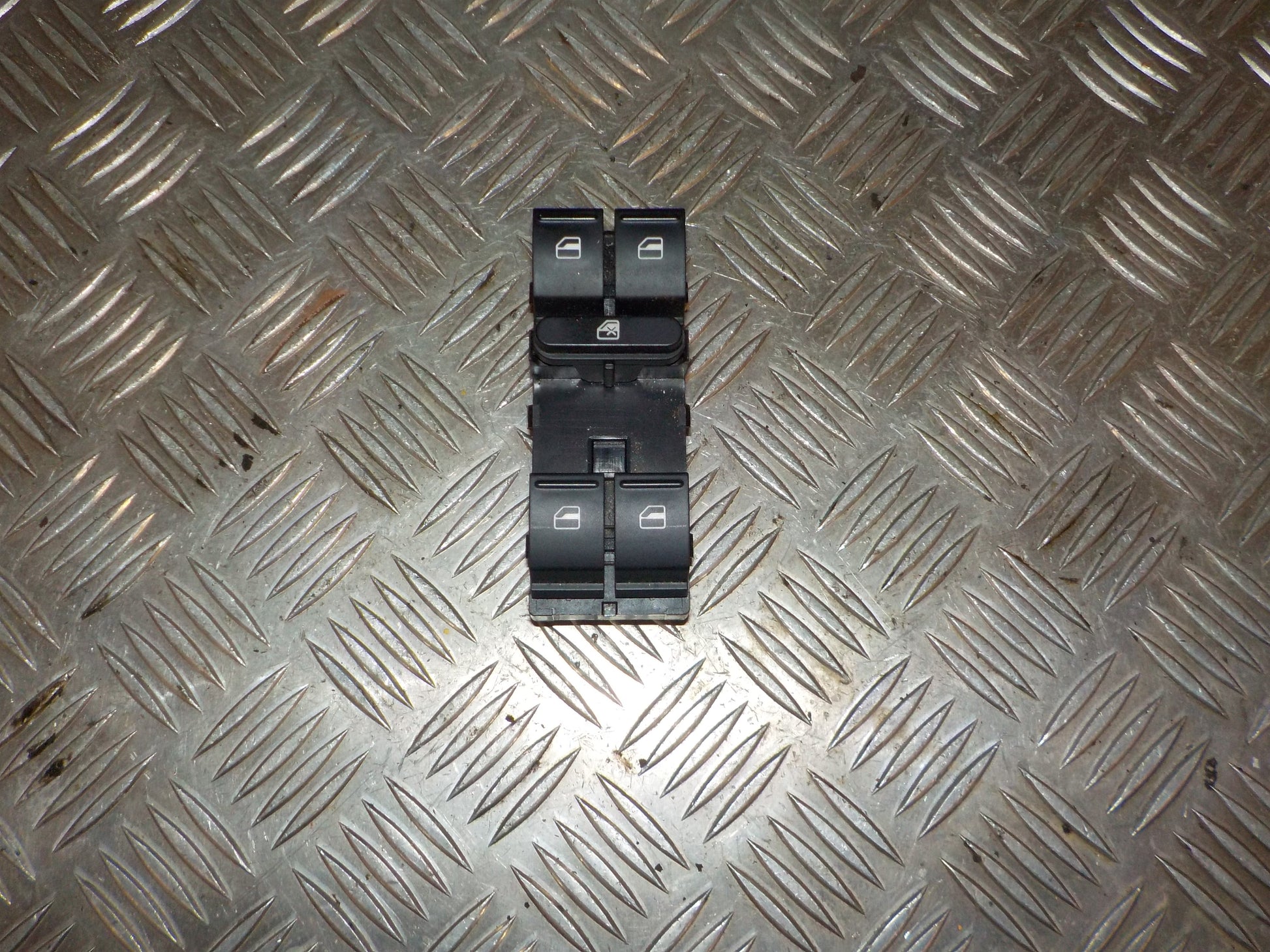 Seat Ibiza 6J Kontakt Rudehejs Med OEM Nr. 1K4959857B Fra Seat Ophugger