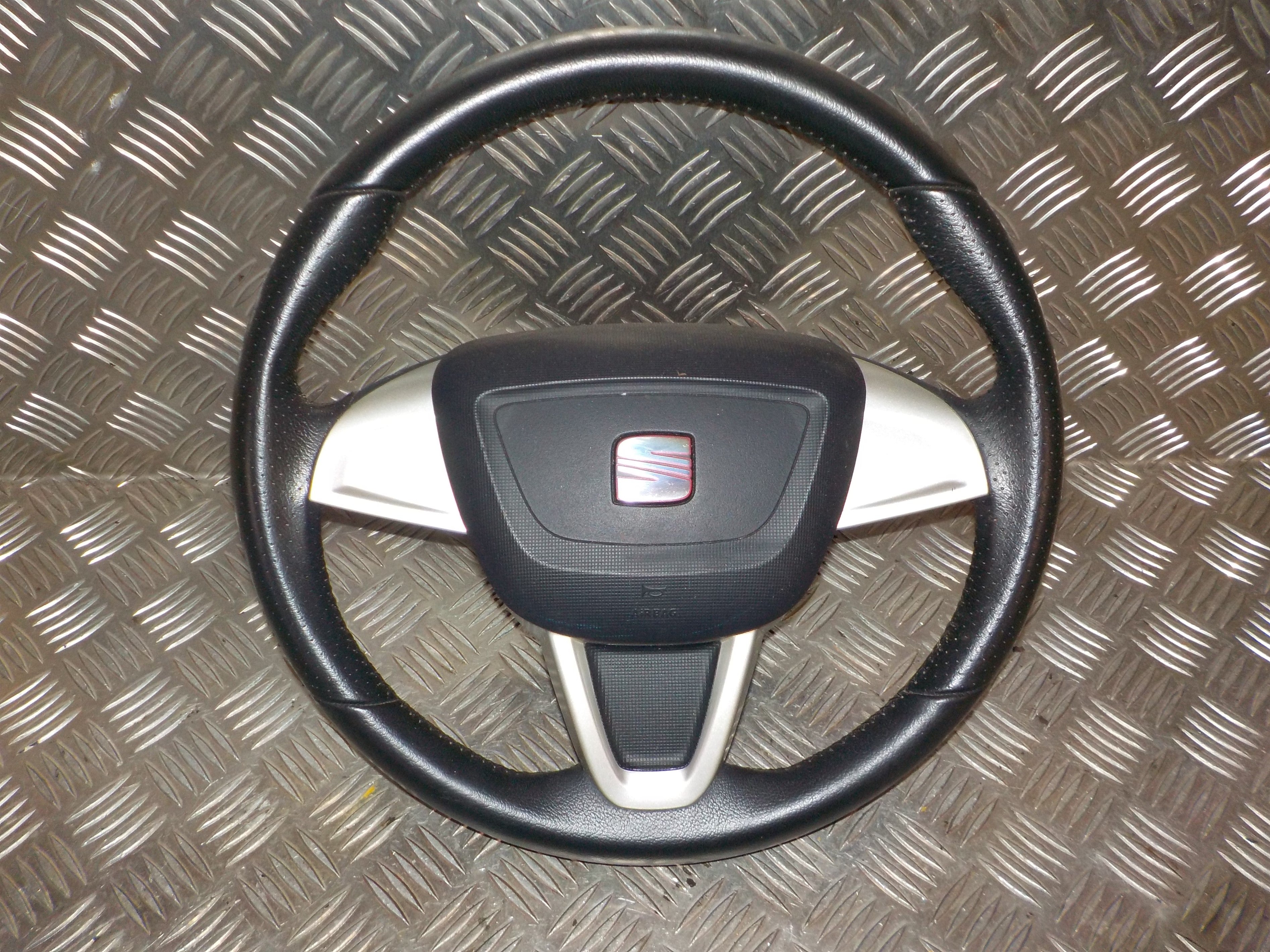 Seat Ibiza Rat Med OEM Nr. 6J0419091M Fra Seat Ophugger