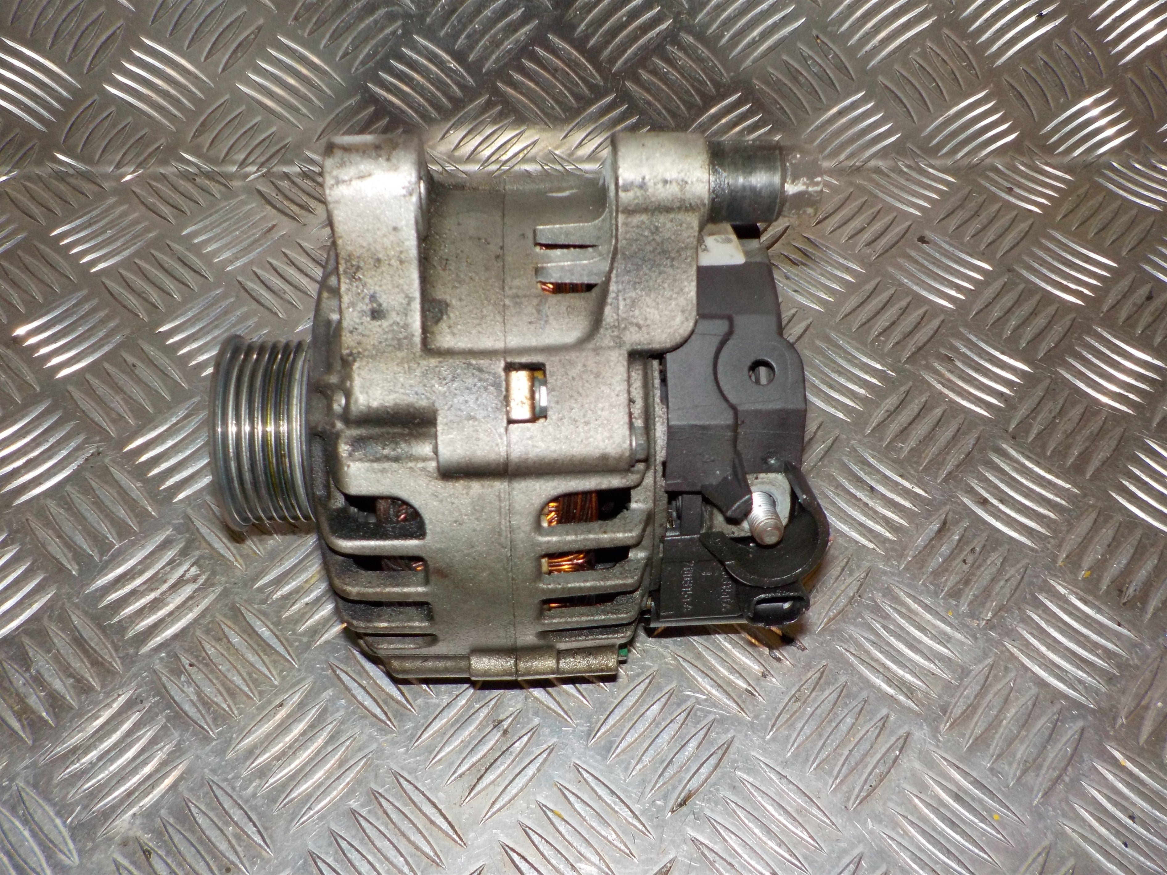 Peugeot Partner Generator Med OEM Nr. 9642879980 Fra Peugeot Ophugger
