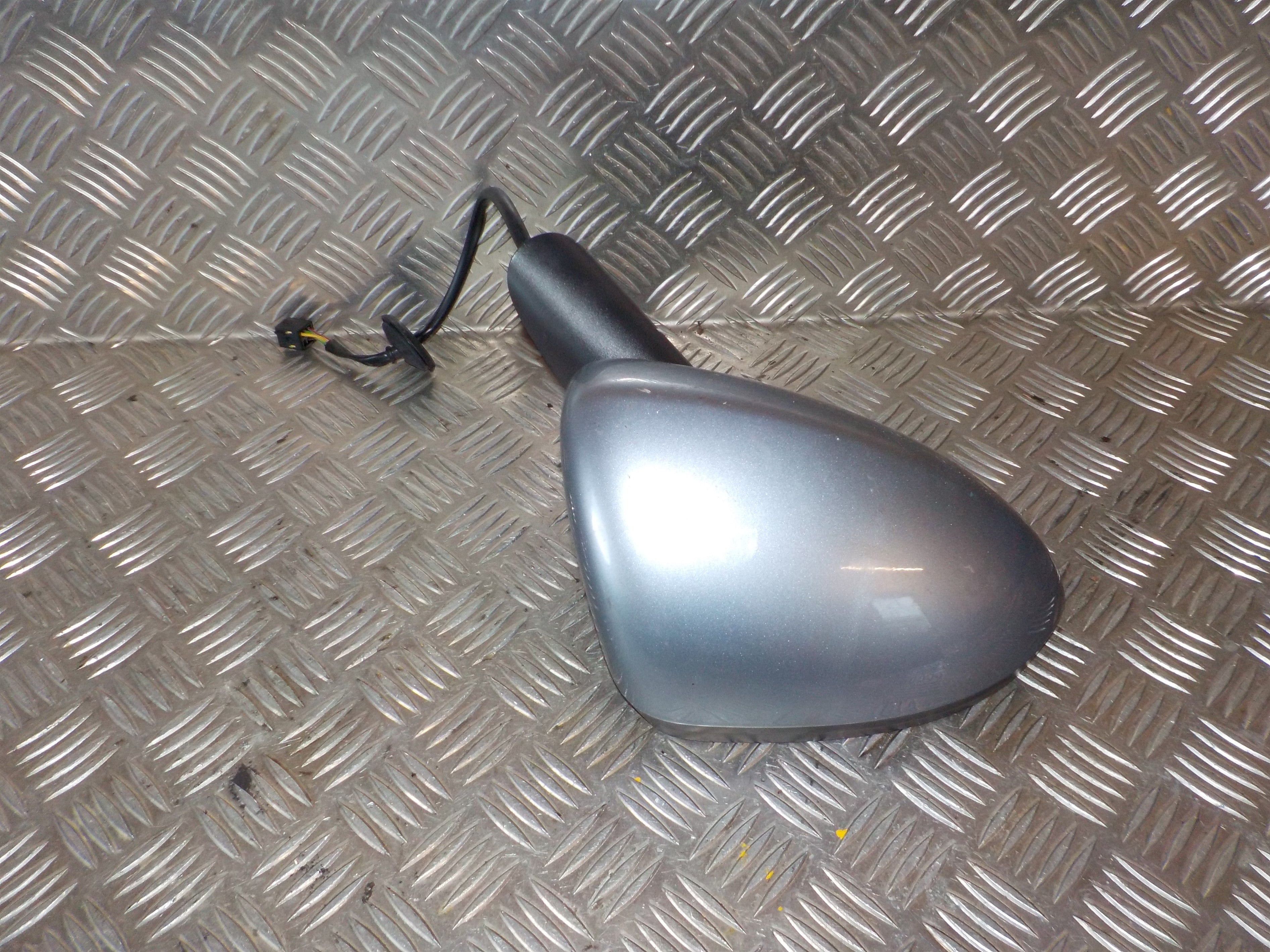 Opel Corsa D Sidespejl Med OEM Nr. 13188499 Fra Opel Ophugger