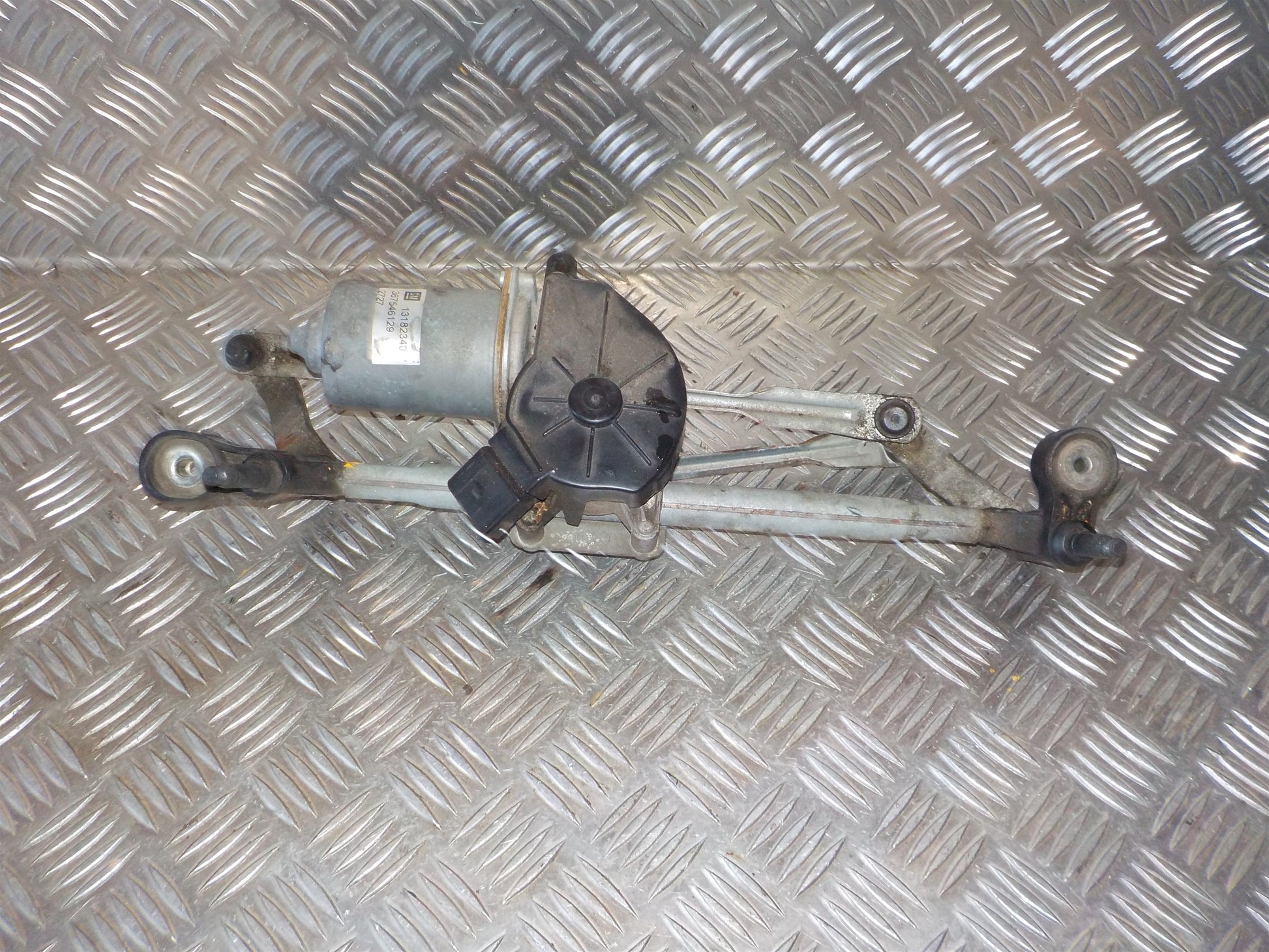 Opel Corsa D Viskermotor Med OEM Nr. 13432685 Fra Opel Ophugger