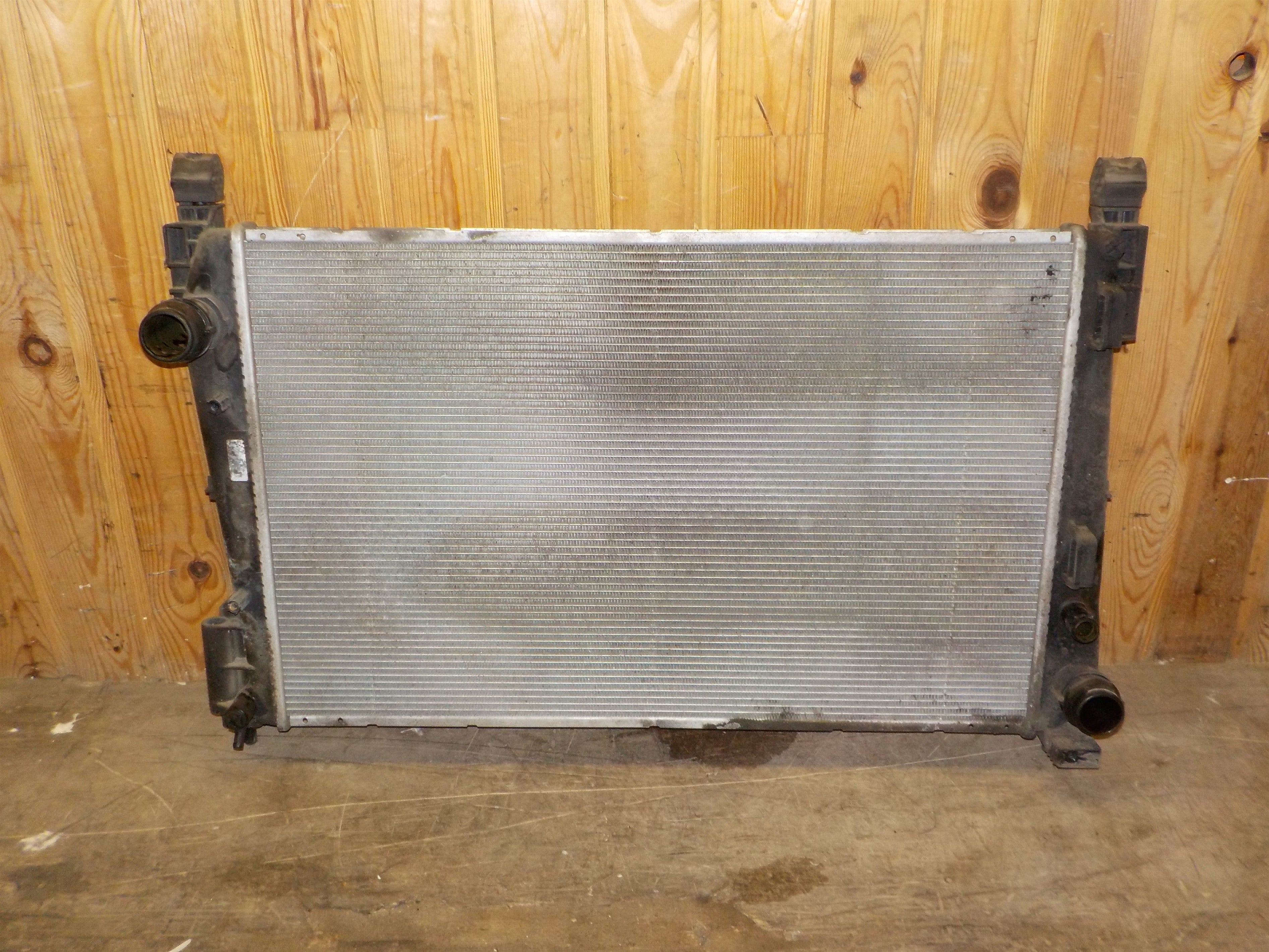 Opel Corsa D Køler Med OEM Nr. 55703926 Fra Opel Ophugger