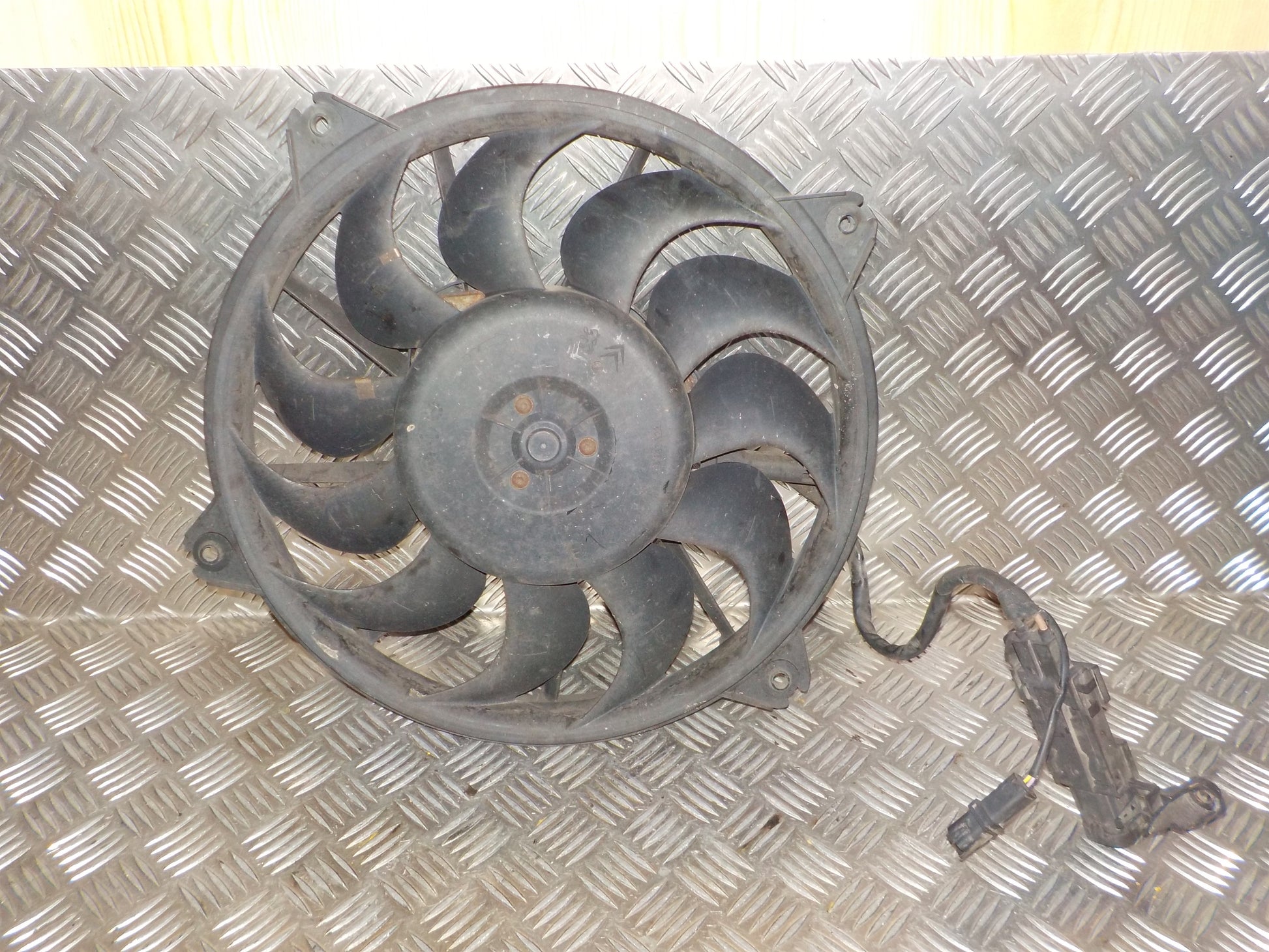 Citroen C4 Grand Picasso Kølerblæser El Med OEM Nr. 1253L4 Fra Citroen Ophugger