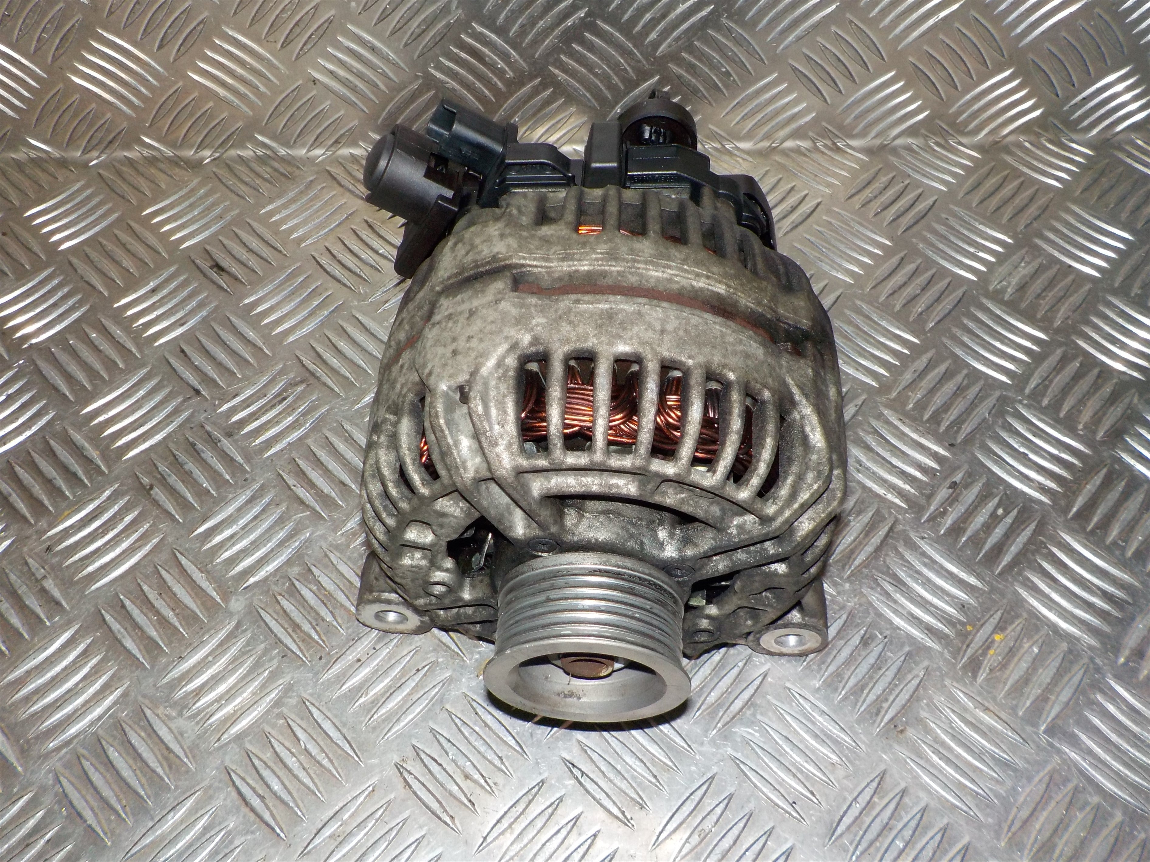 Peugeot Partner Generator Med OEM Nr. 9646321880 Fra Peugeot Ophugger