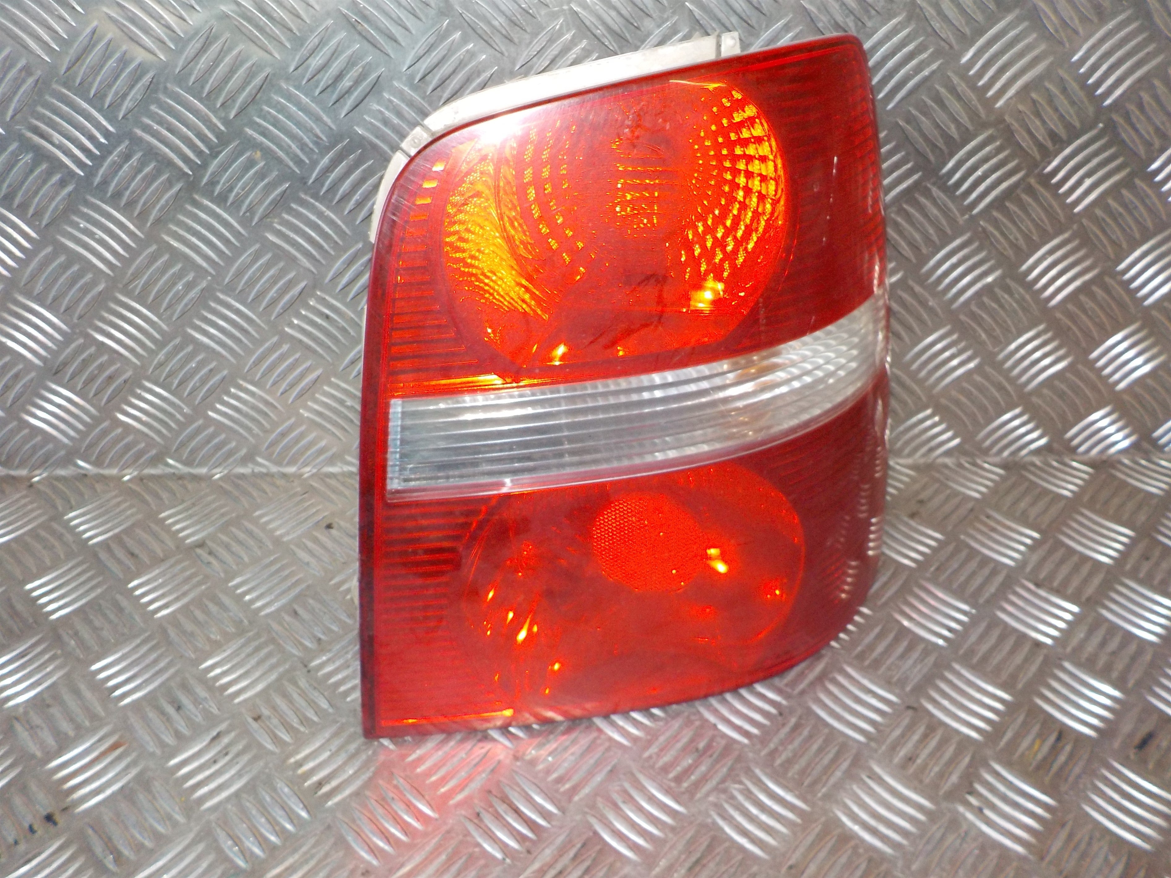 VW Touran 1T/Gp Baglygte Med OEM Nr. 1T0945096G Fra VW Ophugger