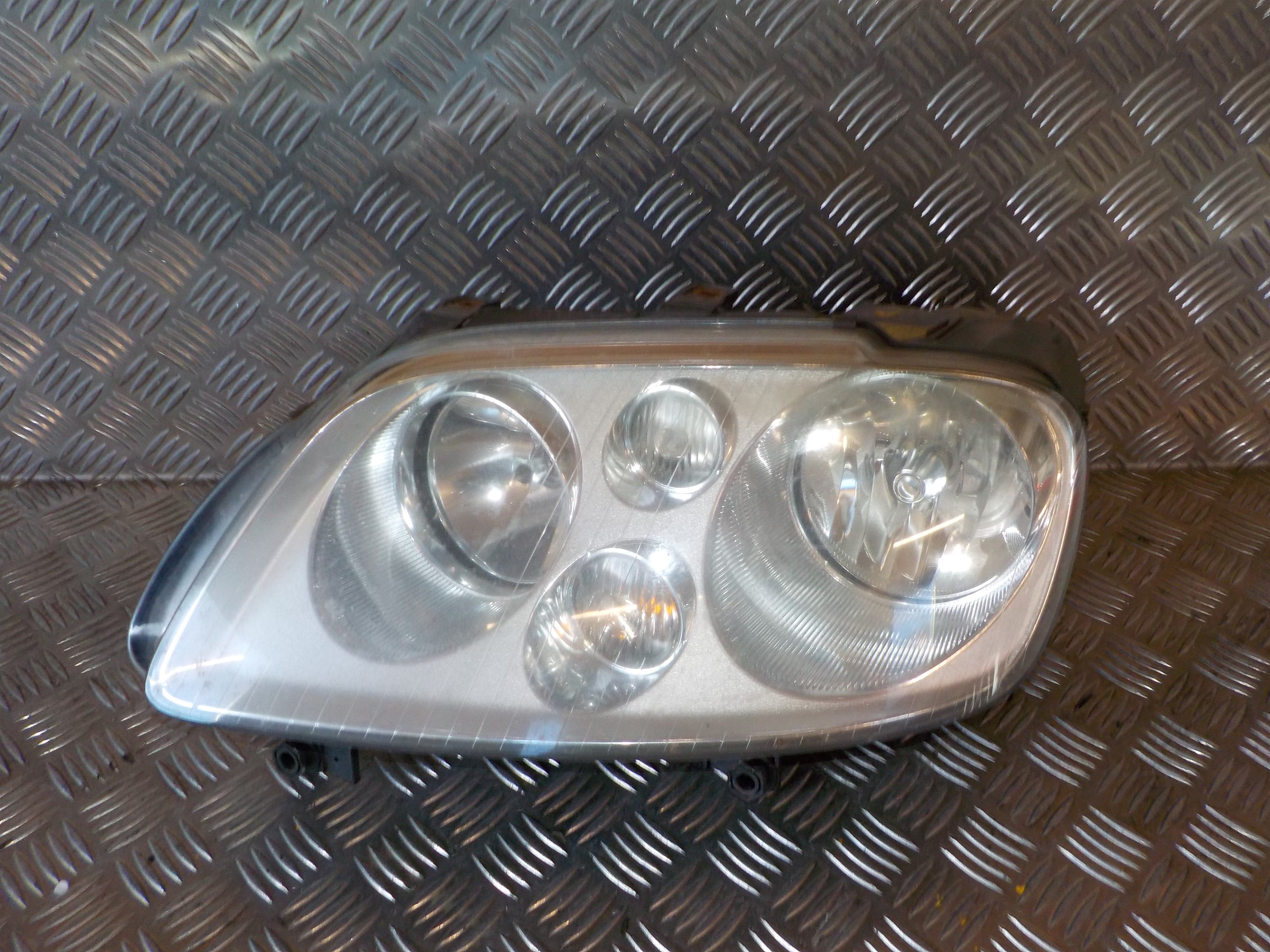 VW Touran 1T/Gp Forlygte Med OEM Nr. 1T0941005R Fra VW Ophugger