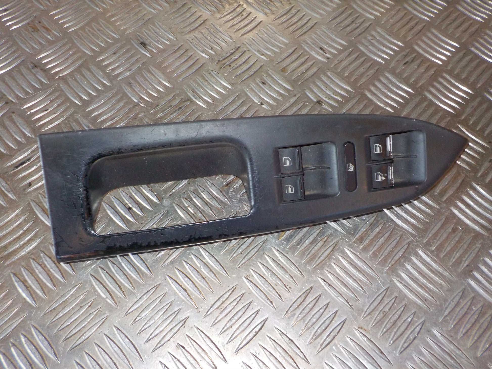VW Touran 1T GP Kontakt Rudehejs Med OEM Nr. Ophugger Fra VW Ophugger