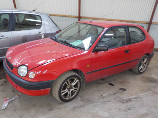 Toyota Corolla 3D E11 Pluk-Selv-Bil Med OEM Nr. Ophugger Fra Toyota Ophugger
