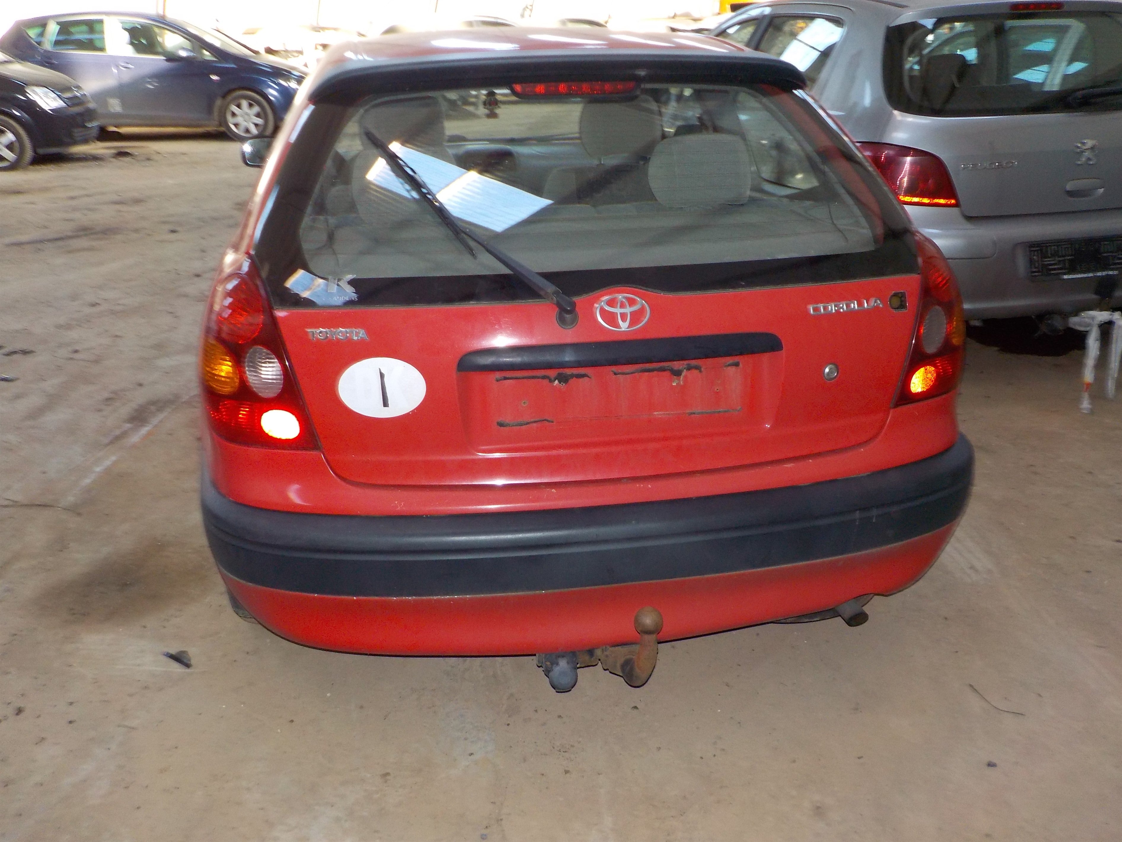 Toyota Corolla 3D E11 Pluk-Selv-Bil Med OEM Nr. Ophugger Fra Toyota Ophugger