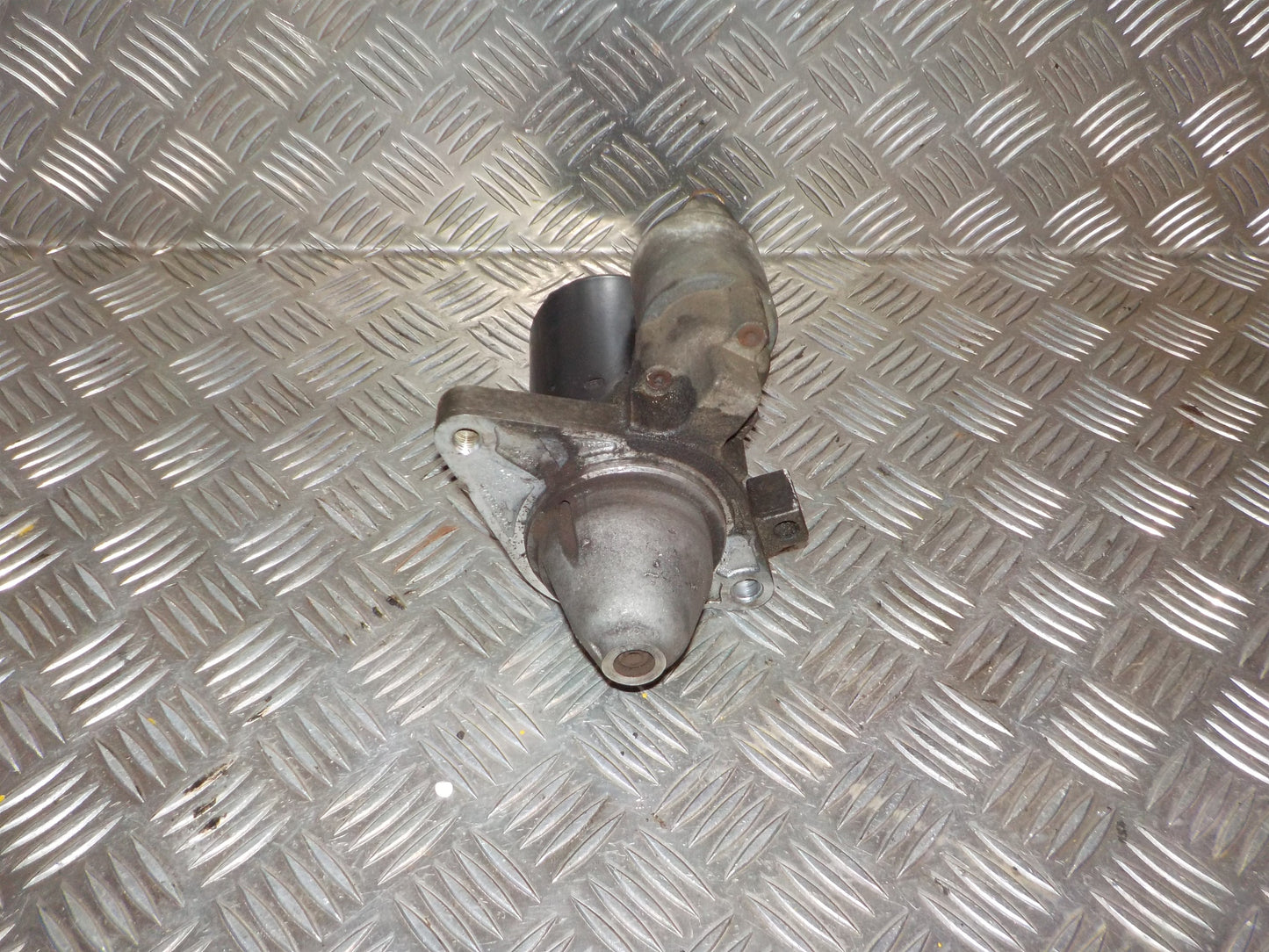 Peugeot 107 Starter Med OEM Nr. 0001107439 Fra Peugeot Ophugger
