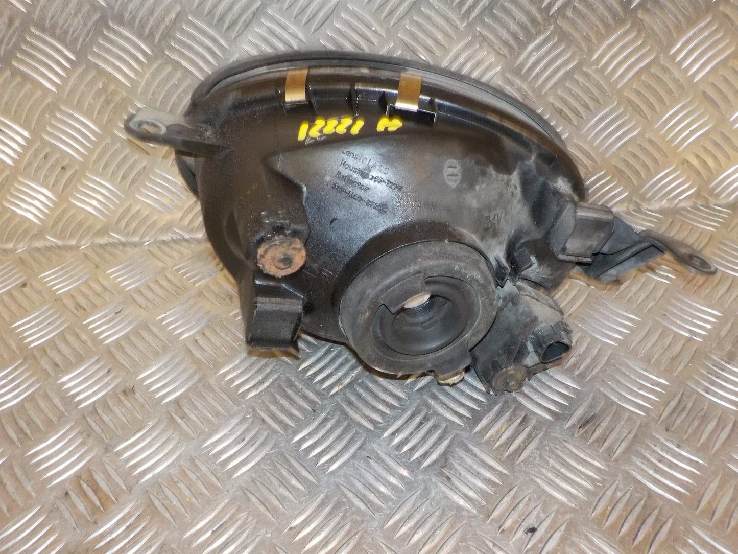 Toyota Corolla 3D E11 Forlygte Med OEM Nr. 811101E370 Fra Toyota Ophugger