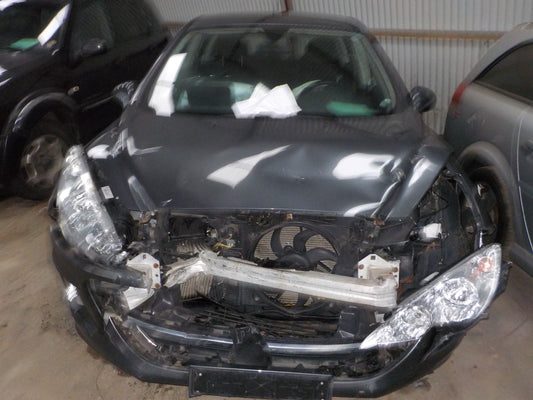 Peugeot 308 Pluk-Selv-Bil Med OEM Nr. Ophugger Fra Peugeot Ophugger