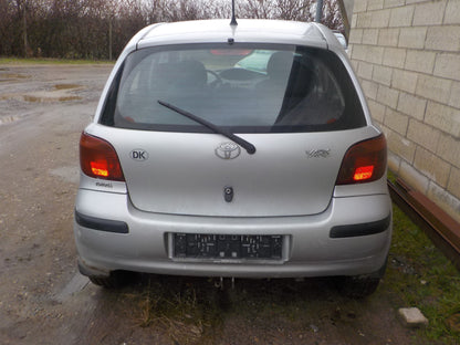Toyota Yaris Jap. Pluk-Selv-Bil Med OEM Nr. Ophugger Fra Toyota Ophugger