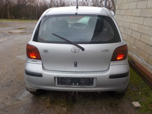 Toyota Yaris Jap. Pluk-Selv-Bil Med OEM Nr. Ophugger Fra Toyota Ophugger