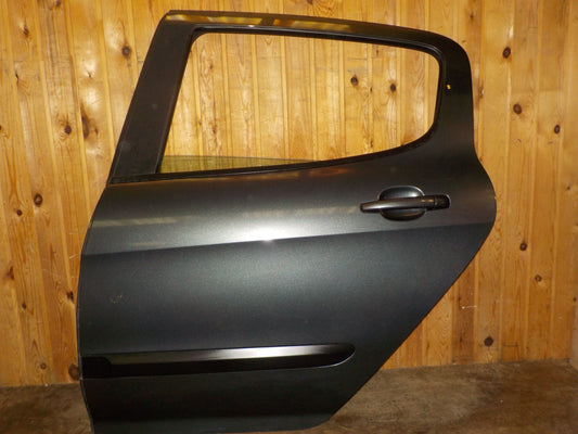 Peugeot 308 Bagdør V Med OEM Nr. 9006L7 Fra Peugeot Ophugger