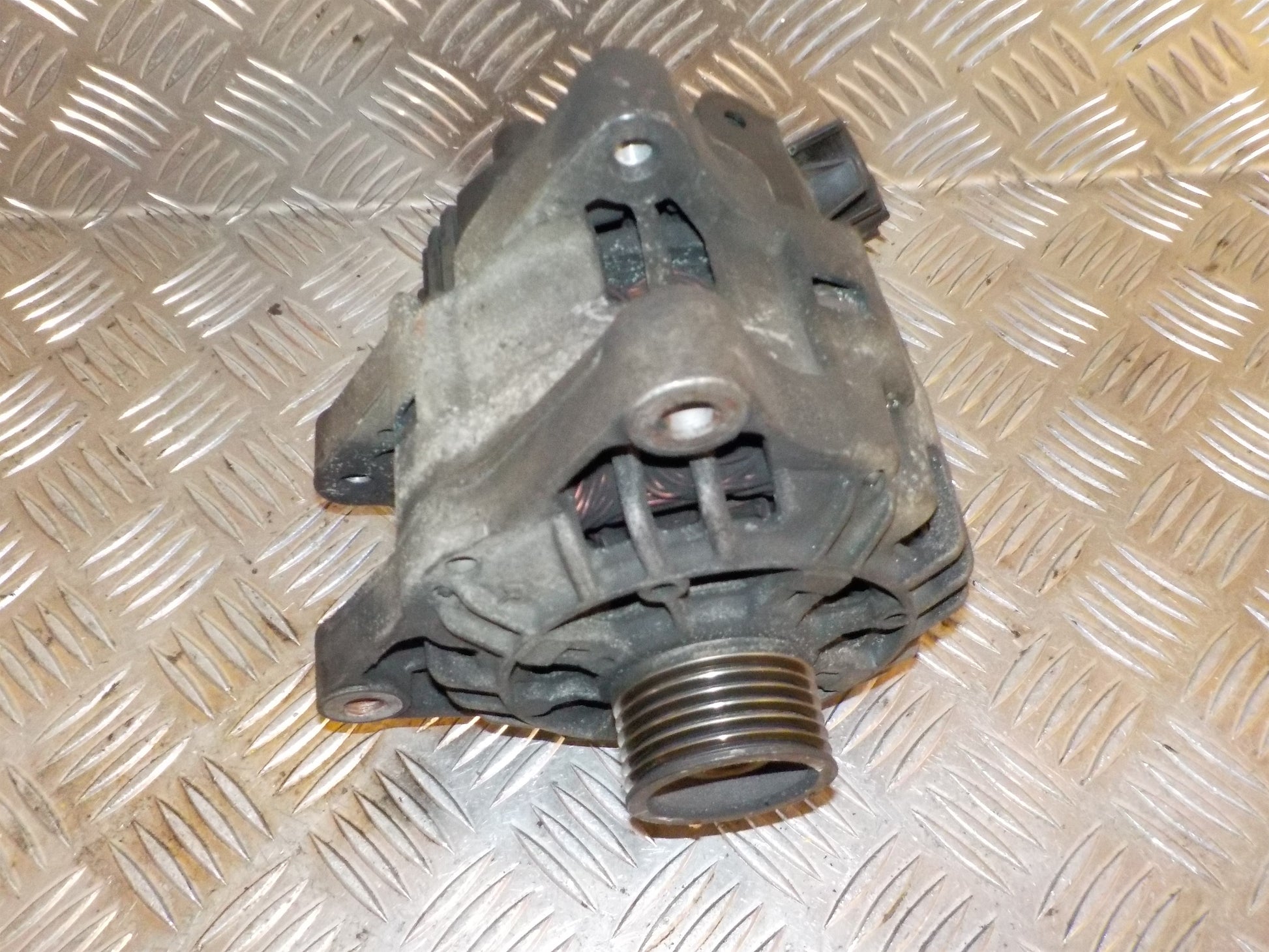 Peugeot 307 Generator Med OEM Nr. 5705AQ Fra Peugeot Ophugger