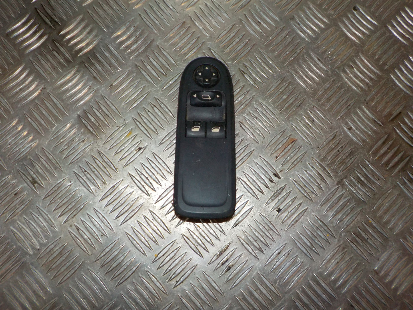 Peugeot 308 Kontakt Rudehejs Med OEM Nr. 96565186XT Fra Peugeot Ophugger