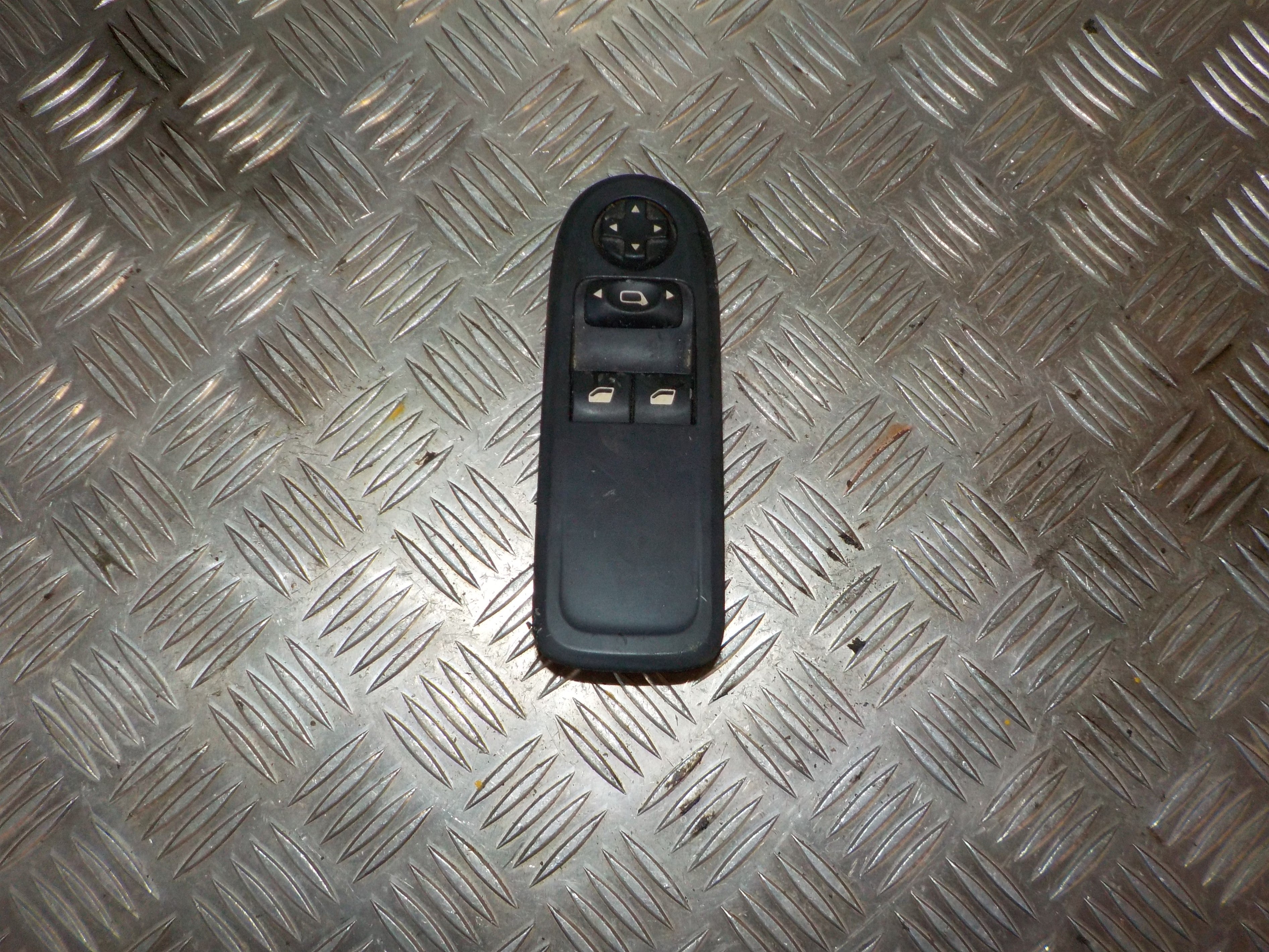 Peugeot 308 Kontakt Rudehejs Med OEM Nr. 96565186XT Fra Peugeot Ophugger