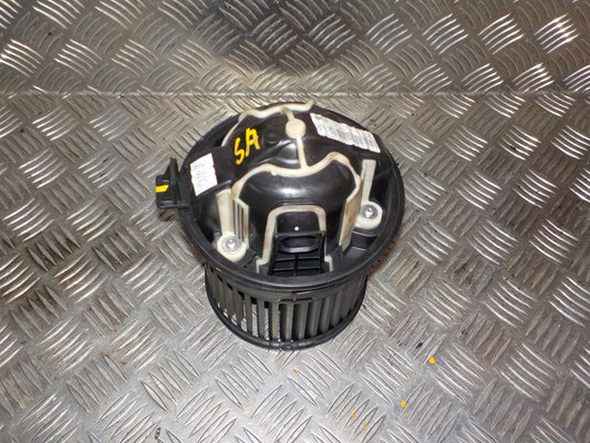 Peugeot 308 Varmeblæser Med OEM Nr. 6441Z7 Fra Peugeot Ophugger