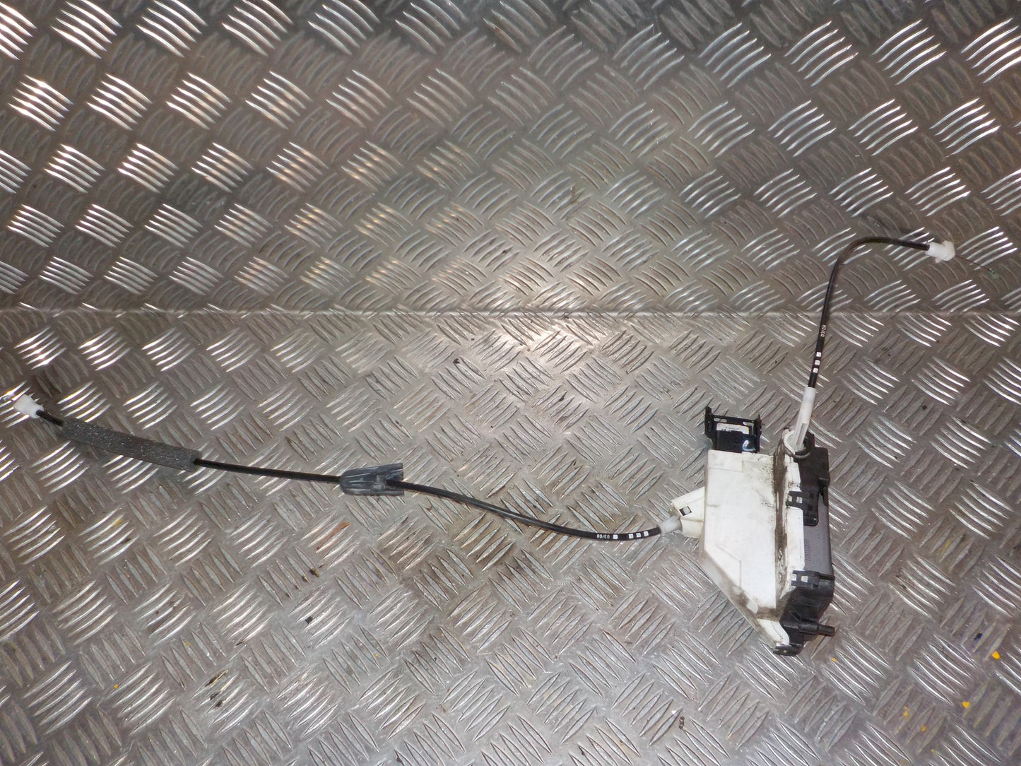 Peugeot 308 Dørlås Med OEM Nr. 9138Q7 Fra Peugeot Ophugger