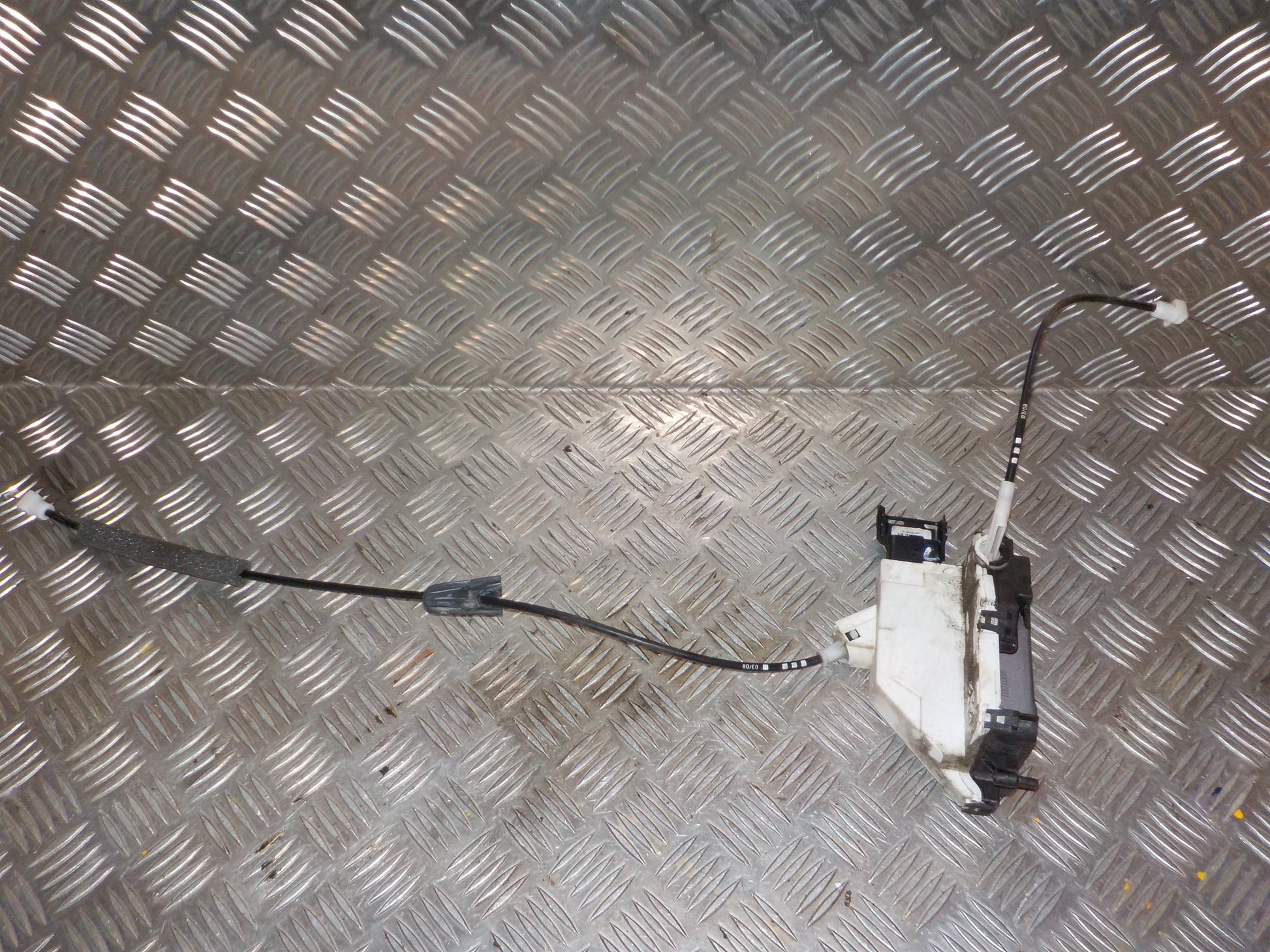 Peugeot 308 Dørlås Med OEM Nr. 9138Q7 Fra Peugeot Ophugger