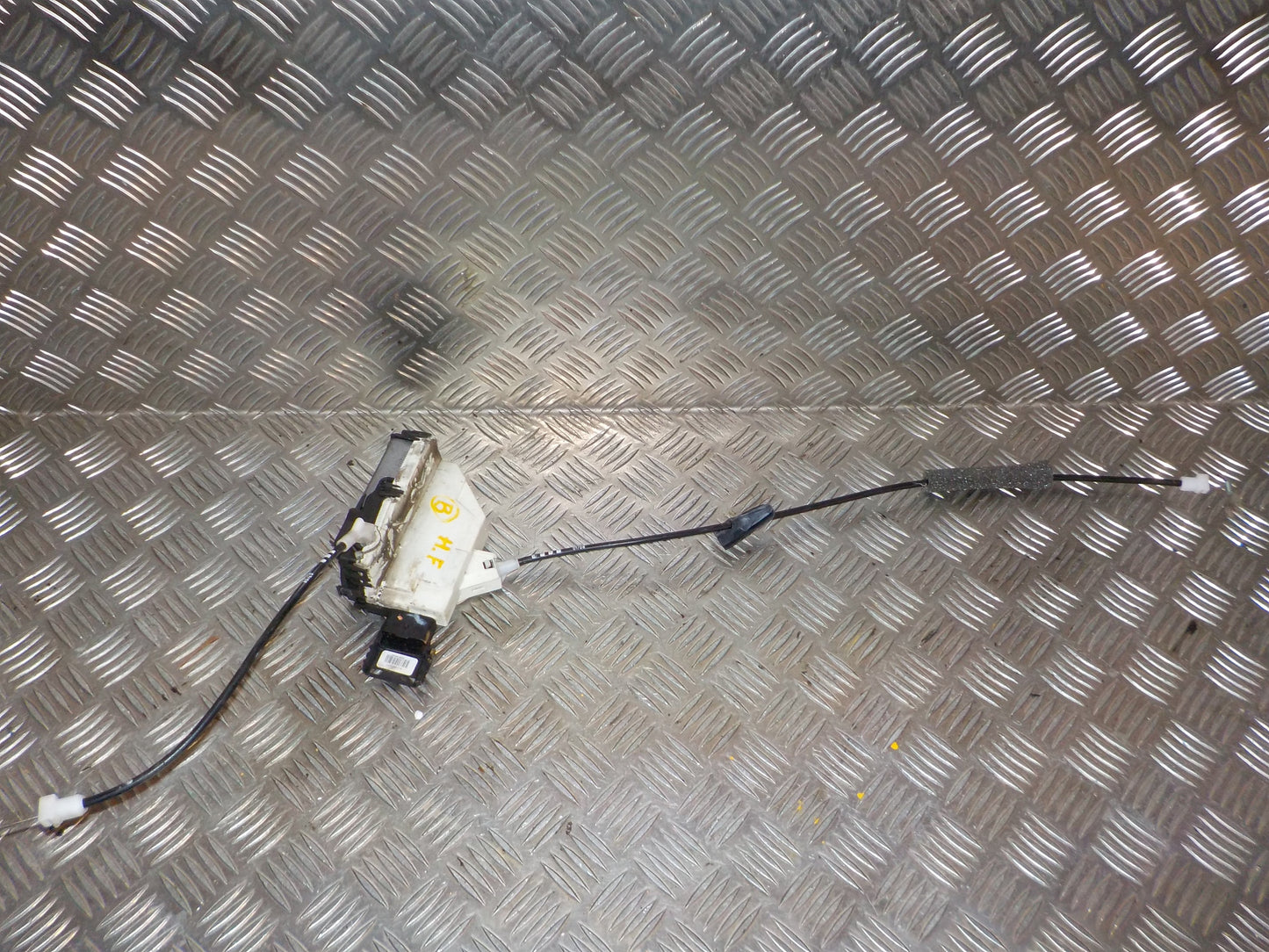 Peugeot 308 Dørlås Med OEM Nr. 9136CR Fra Peugeot Ophugger