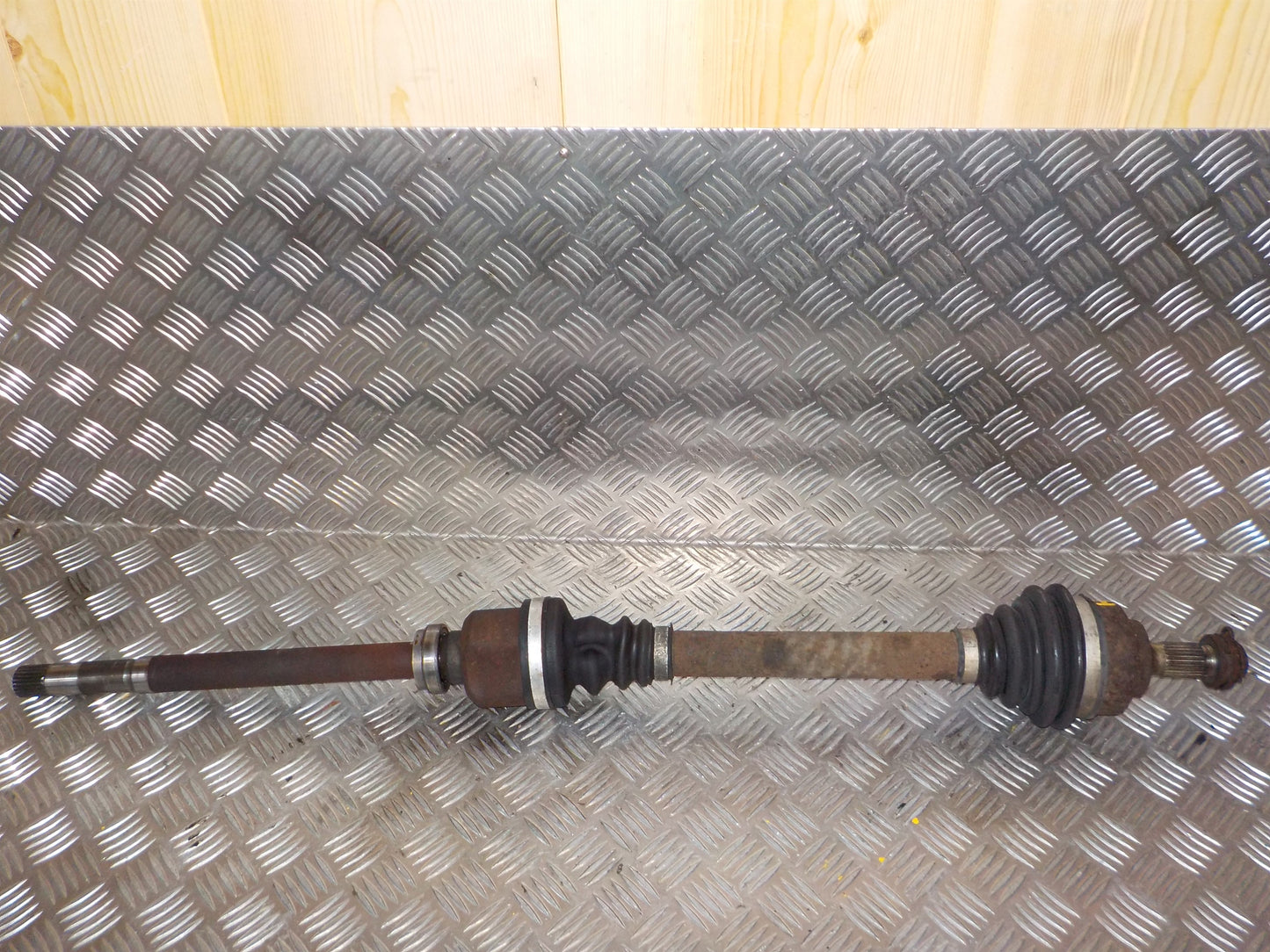 Peugeot 308 Trækaksel For H Med OEM Nr. 3272VA Fra Peugeot Ophugger