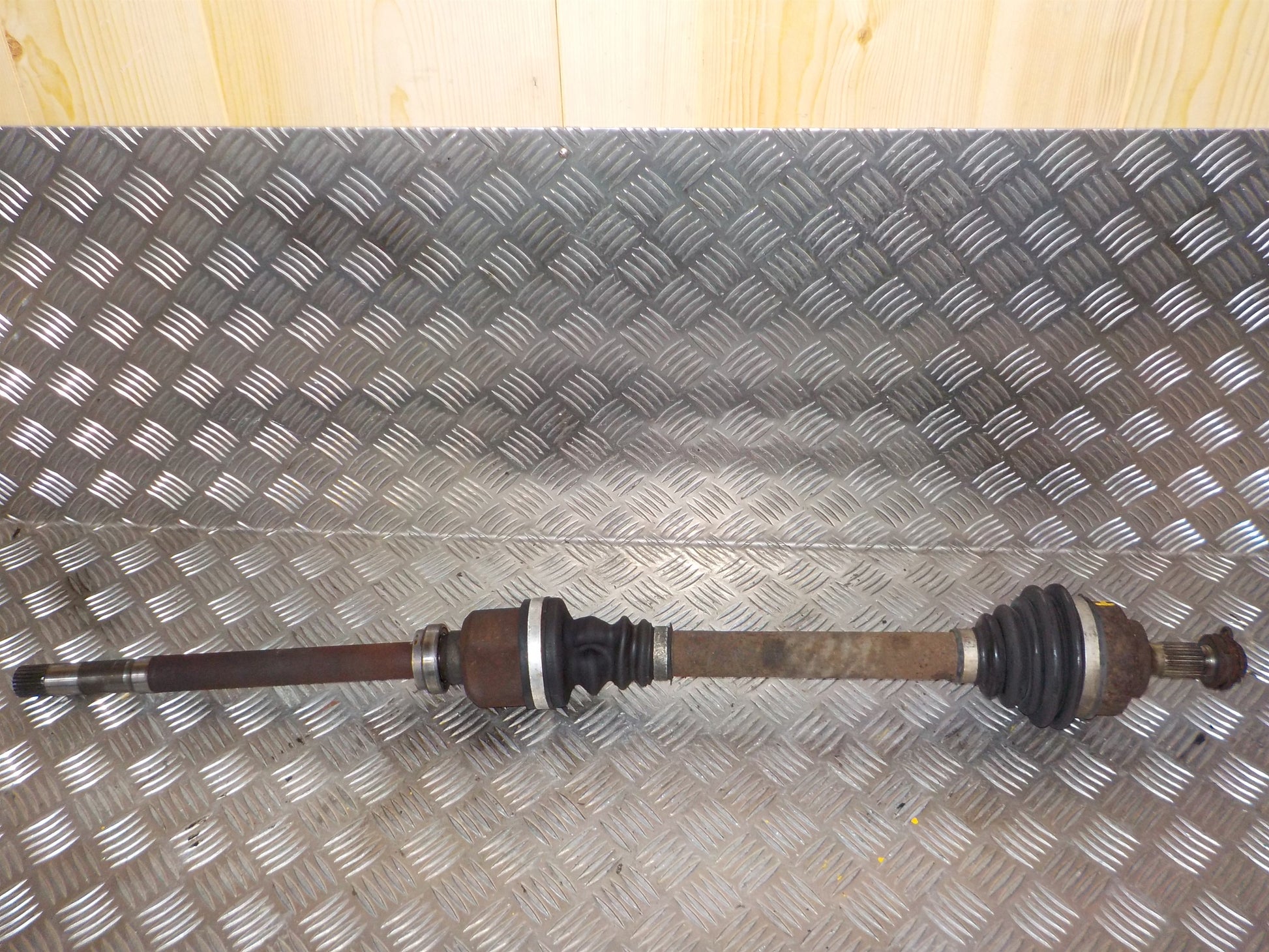 Peugeot 308 Trækaksel For H Med OEM Nr. 3272VA Fra Peugeot Ophugger