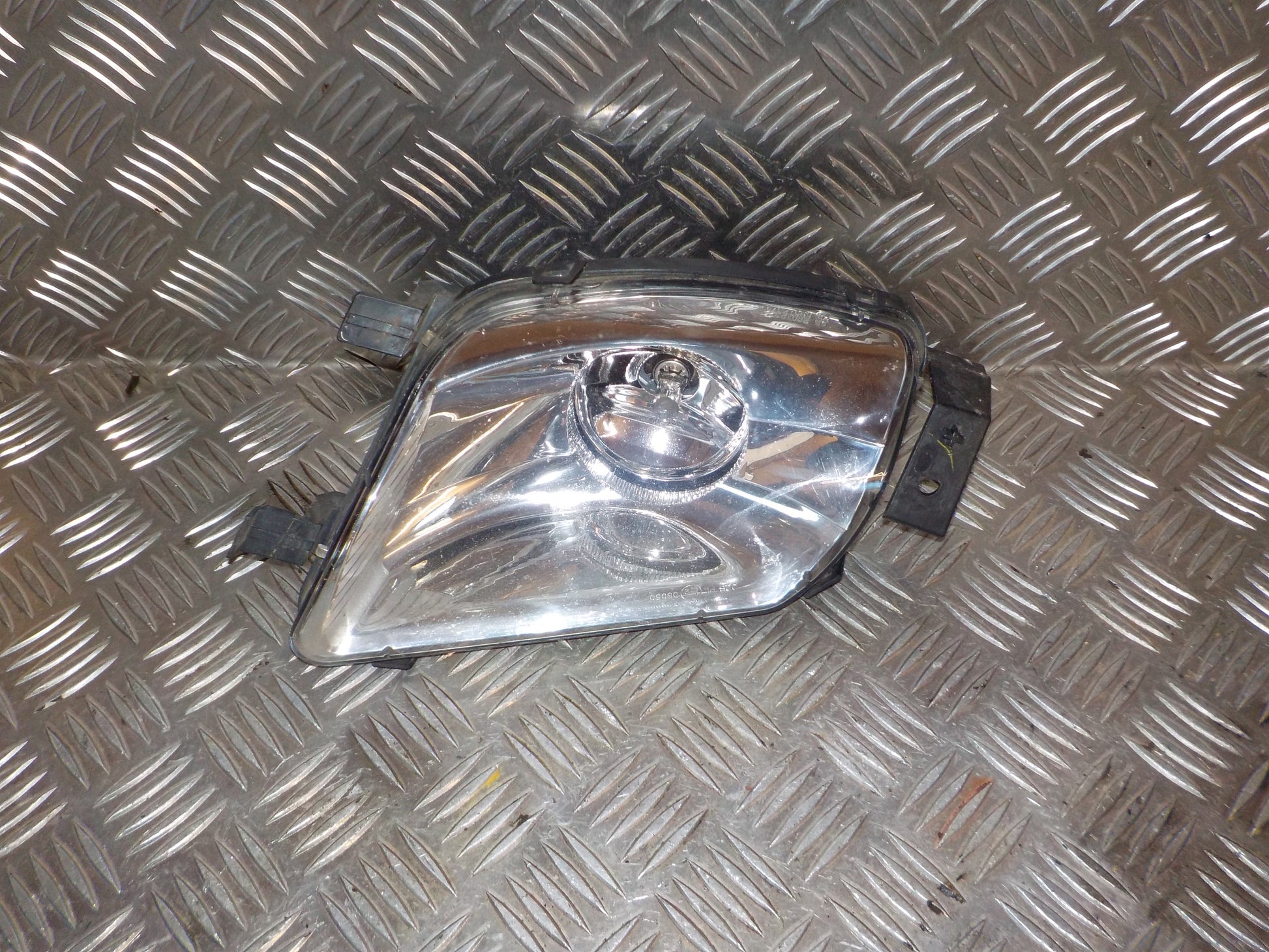 Peugeot 308 Tågelygte For Med OEM Nr. 9680498880 Fra Peugeot Ophugger