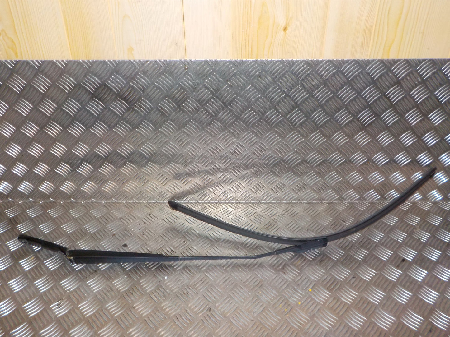 Peugeot 308 Viskerarm Med OEM Nr. 6429EL Fra Peugeot Ophugger