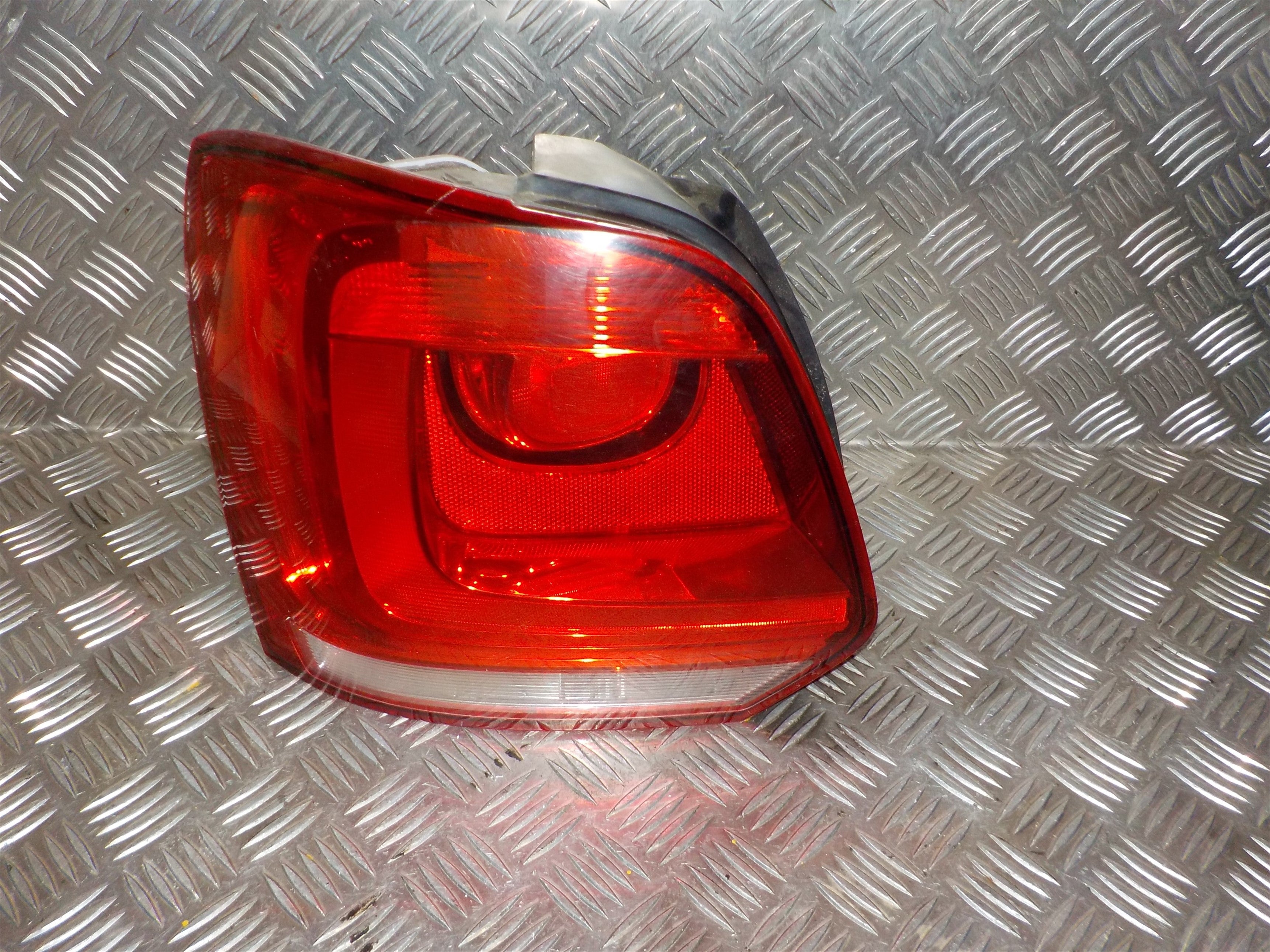 VW Polo 6R Baglygte Med OEM Nr. 6R0945095K Fra VW Ophugger