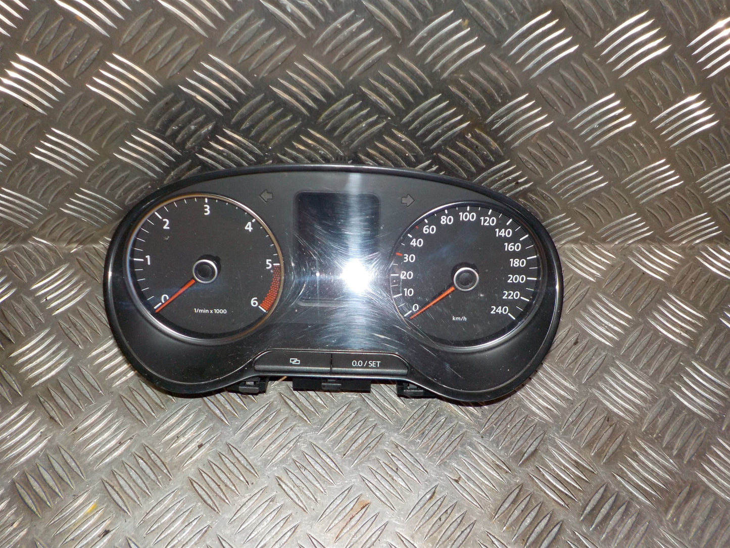 VW Polo 6R Speedometer - Instrument Med OEM Nr. 6R0920861DX Fra VW Ophugger