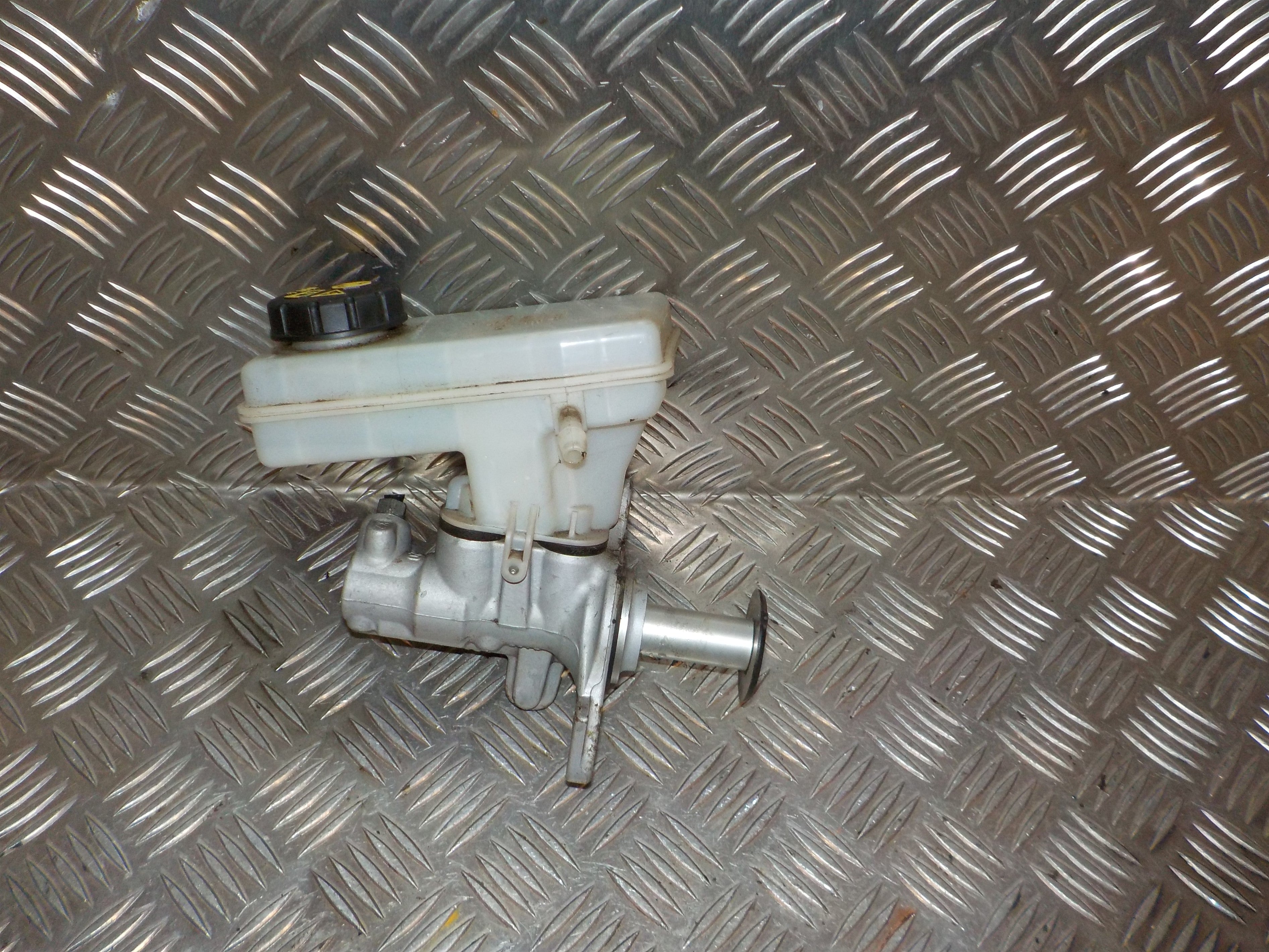 VW Up Bremsehovedcylinder Med OEM Nr. 1S1611019 Fra VW Ophugger
