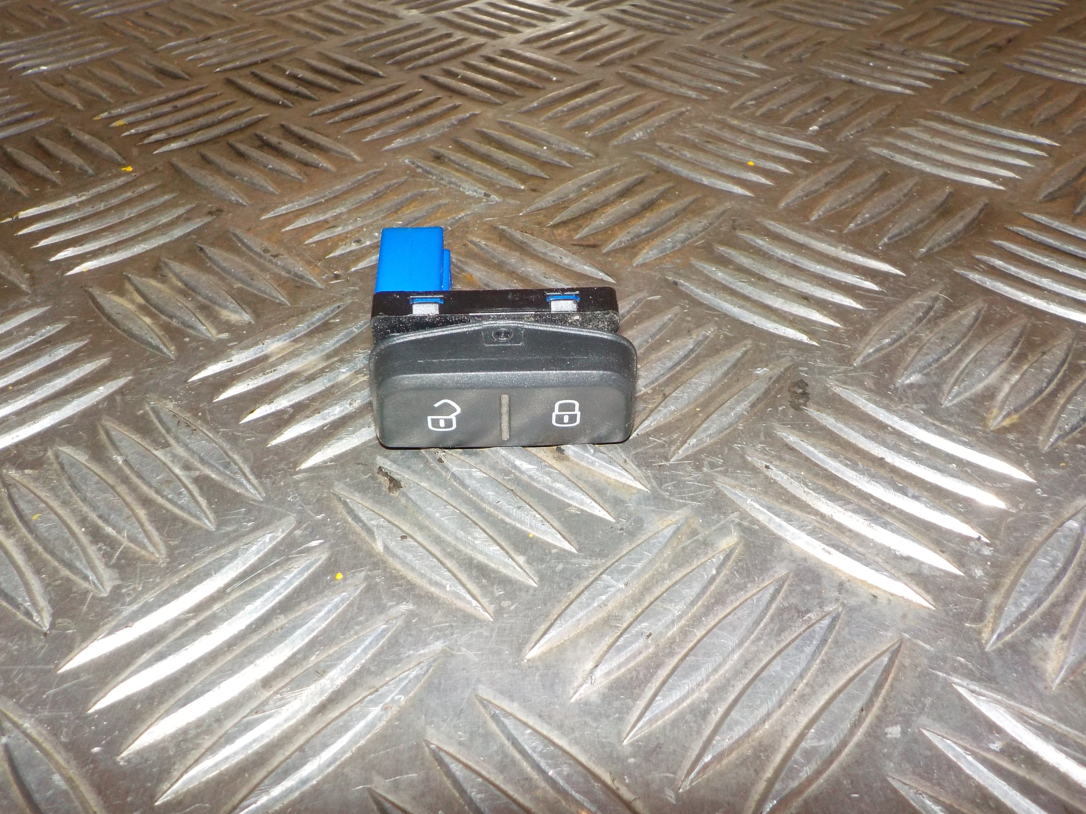 VW Up Kontakt Diverse Med OEM Nr. 1S0962152A Fra VW Ophugger