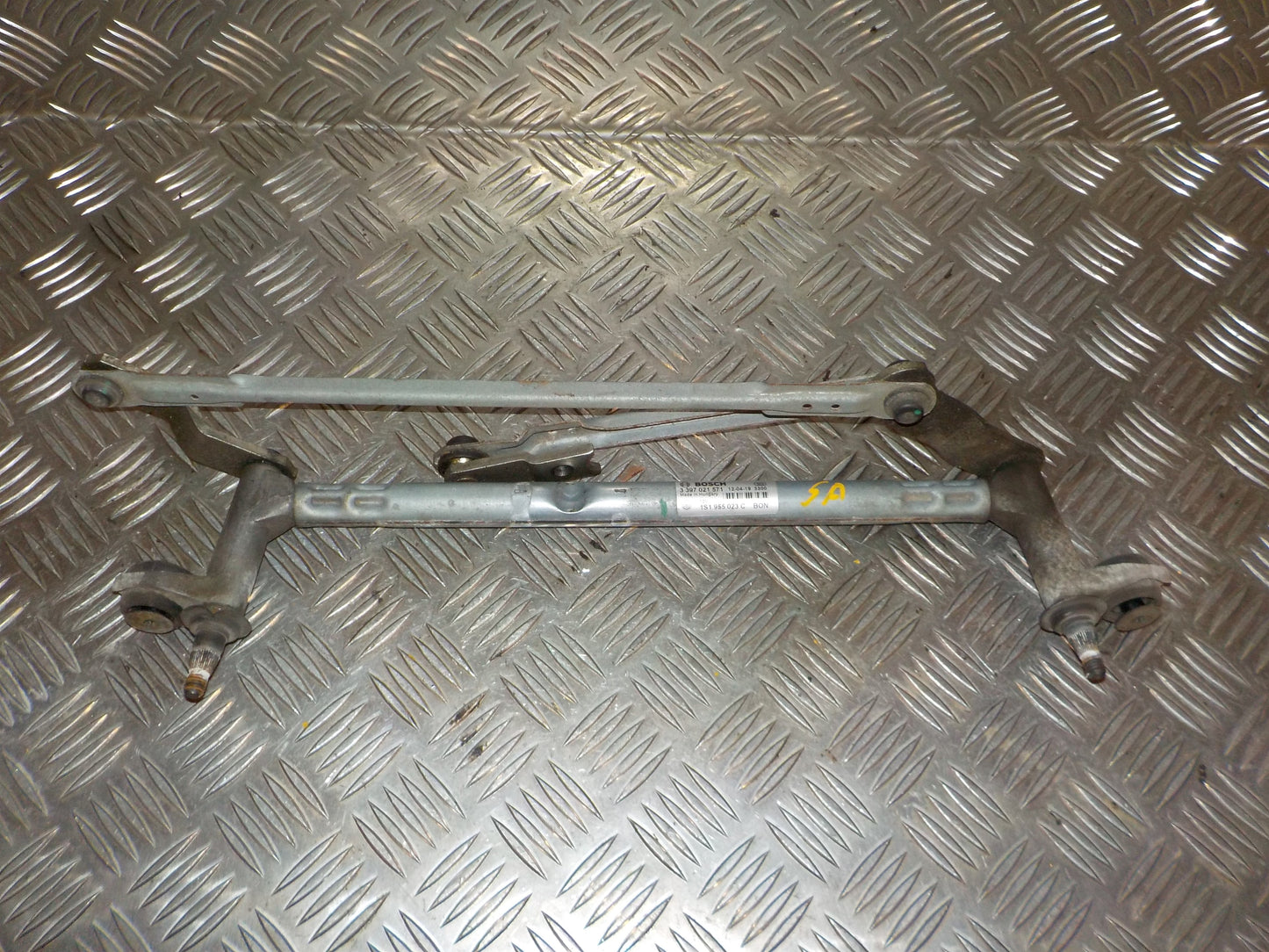 VW UP Viskertræk Med OEM Nr. 1S1955023C Fra VW Ophugger