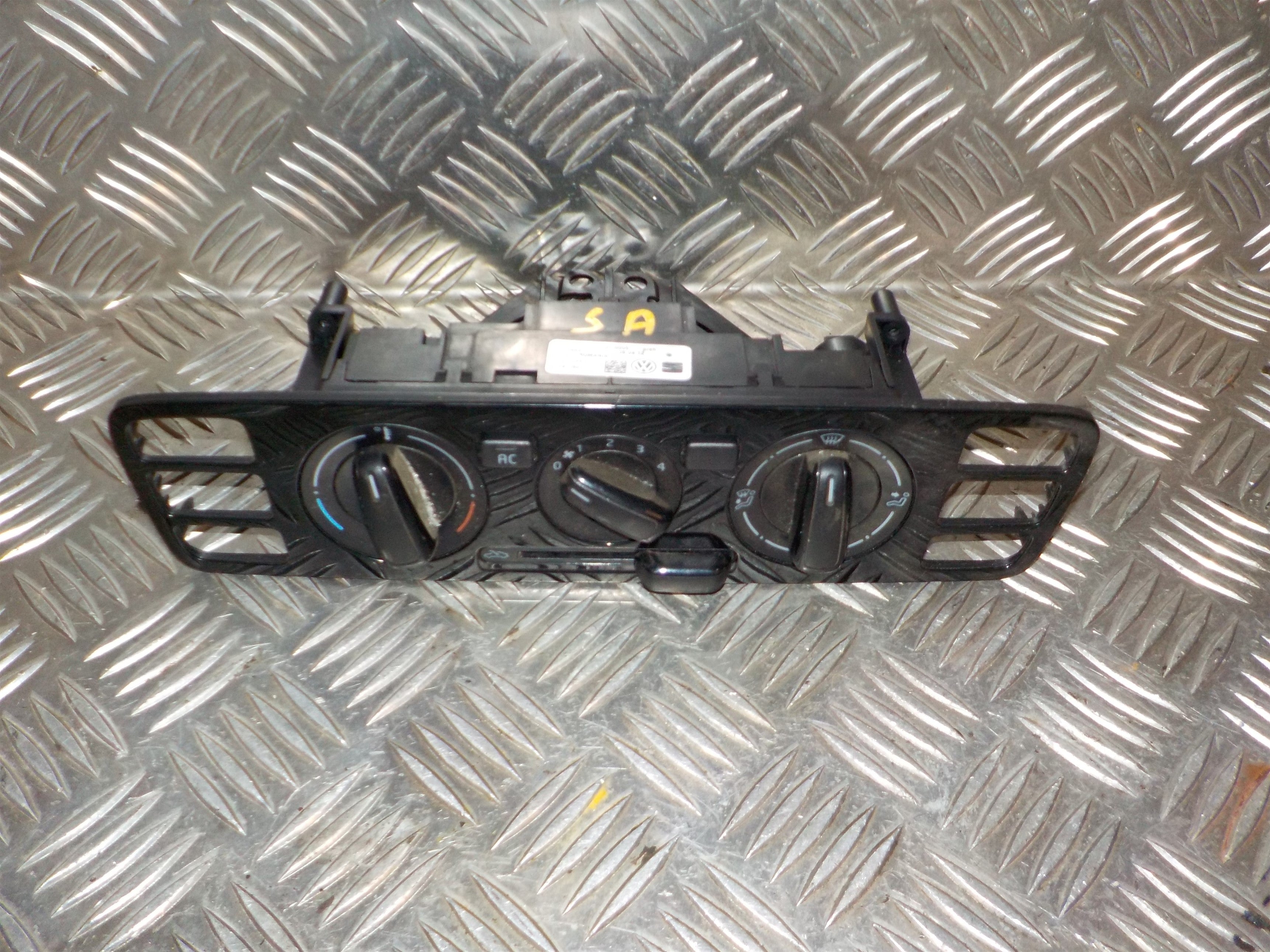 VW Up Varmeregulering Med OEM Nr. 1S0820045T Fra VW Ophugger