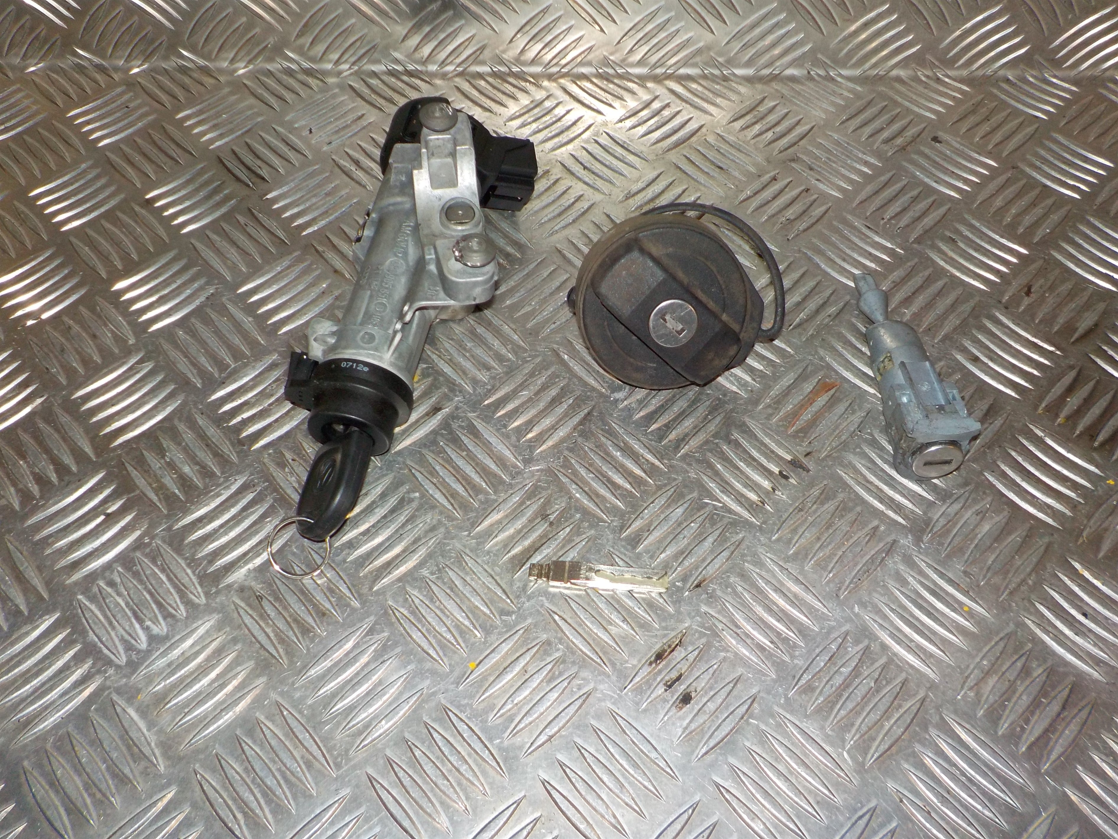 VW Up Låsesæt  Med OEM Nr. 6R0905851B Fra VW Ophugger