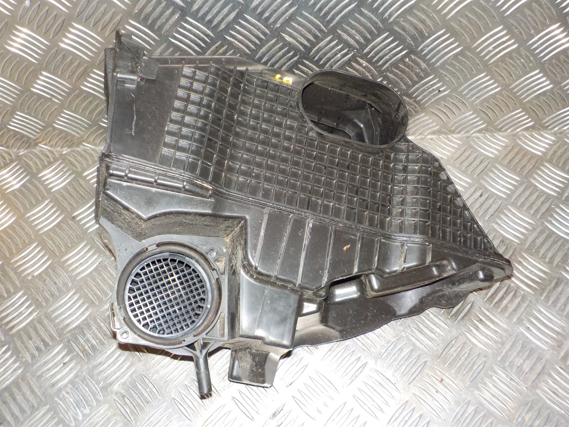 Dacia Dokker Luftfilterkasse  Med OEM Nr. 165006536R Fra Dacia Ophugger