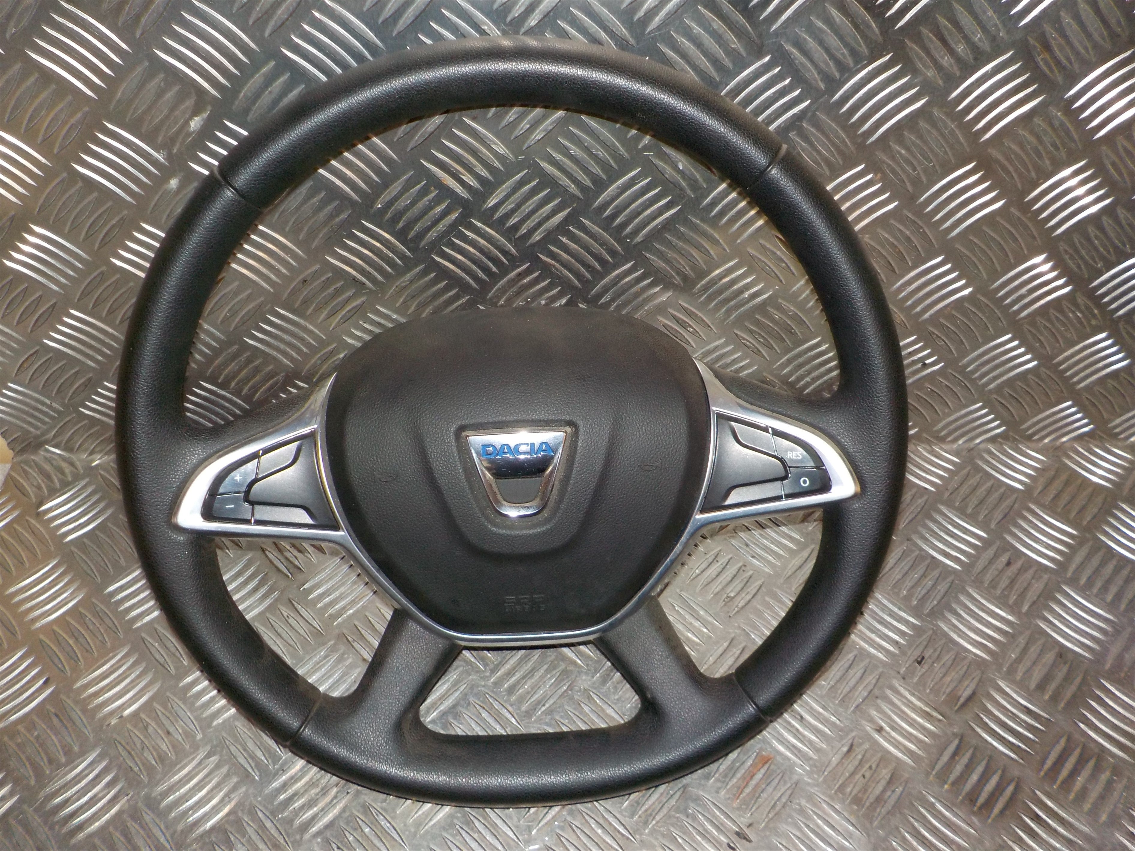 Dacia Dokker Rat Med OEM Nr. 985701142R Fra Dacia Ophugger