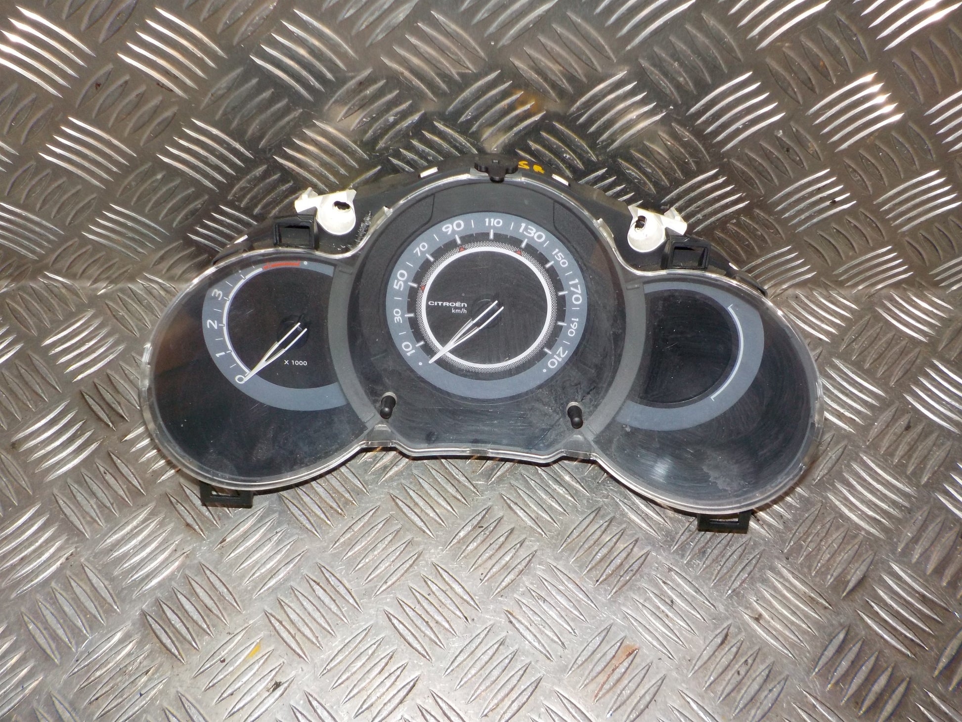 Citroen C3 II Speedometer - Instrument Med OEM Nr. 96668806XT Fra Citroen Ophugger