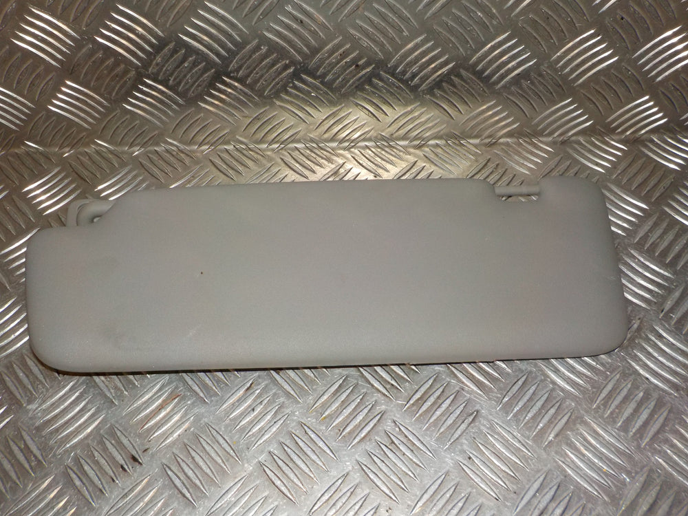 Audi A4 Solskærm Med OEM Nr. 8E0857551A Fra Audi Ophugger