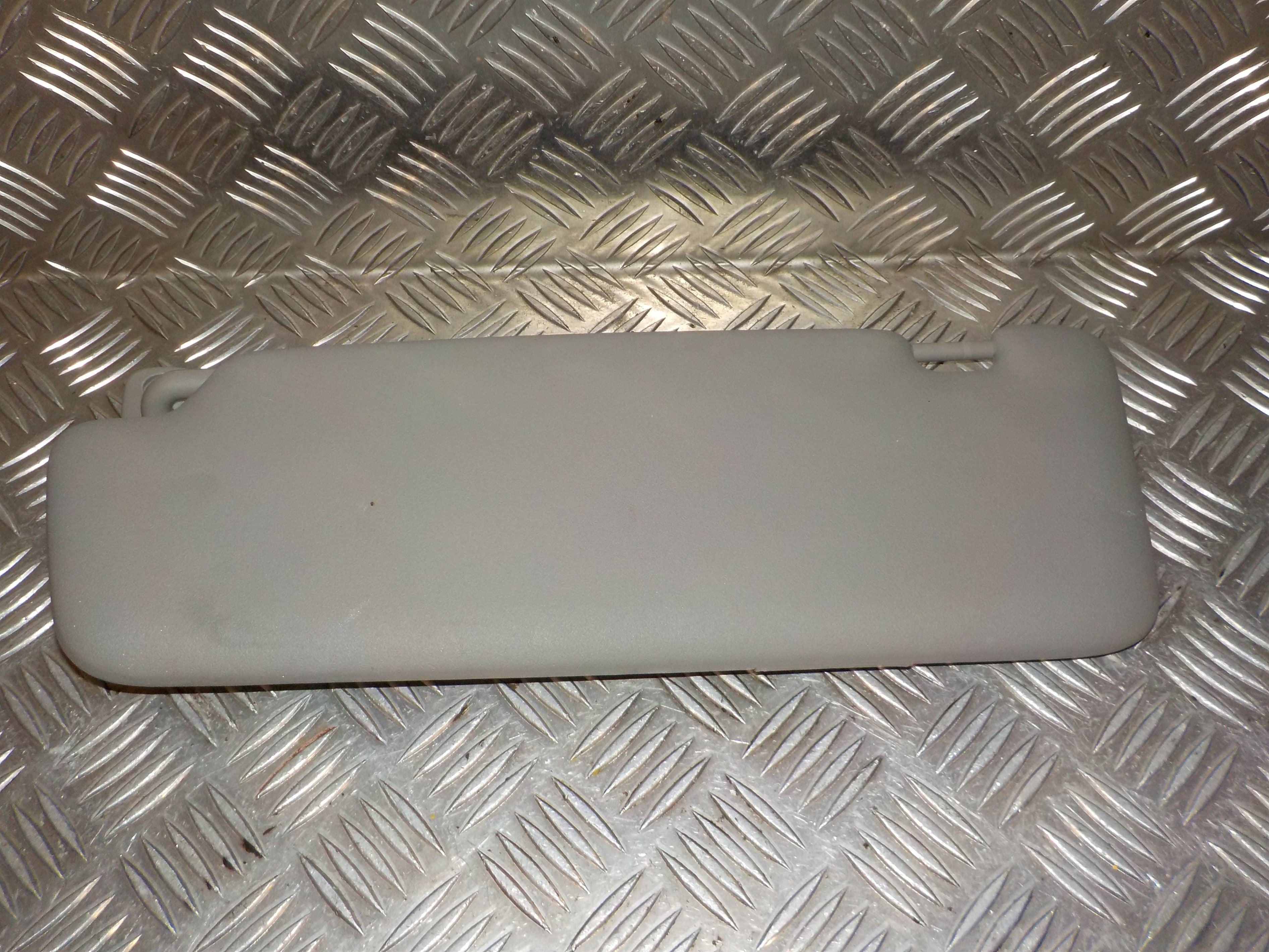 Audi A4 Solskærm Med OEM Nr. 8E0857551A Fra Audi Ophugger