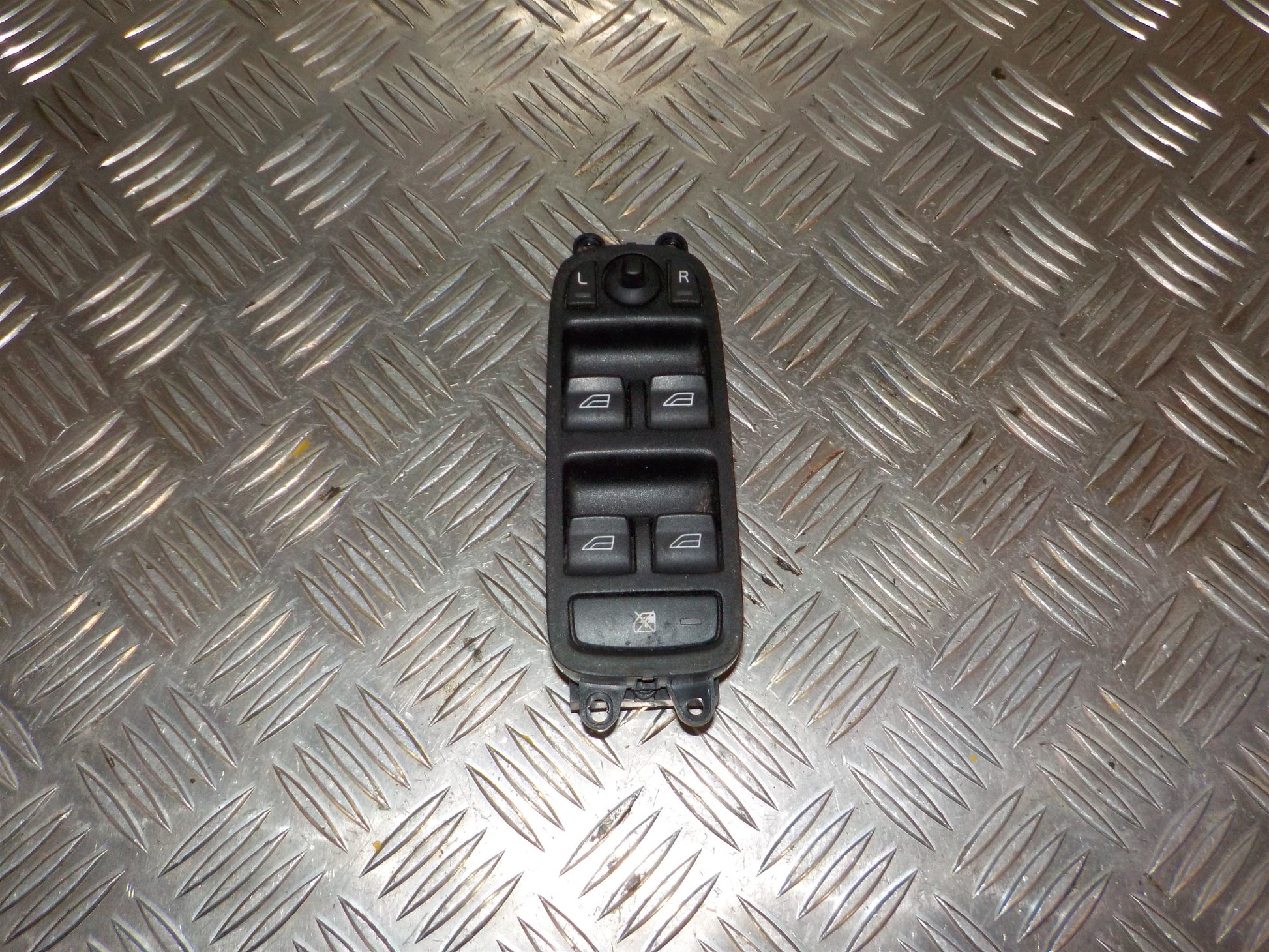 Volvo S40/V50 Kontakt Rudehejs Med OEM Nr. 30710787 Fra Volvo Ophugger