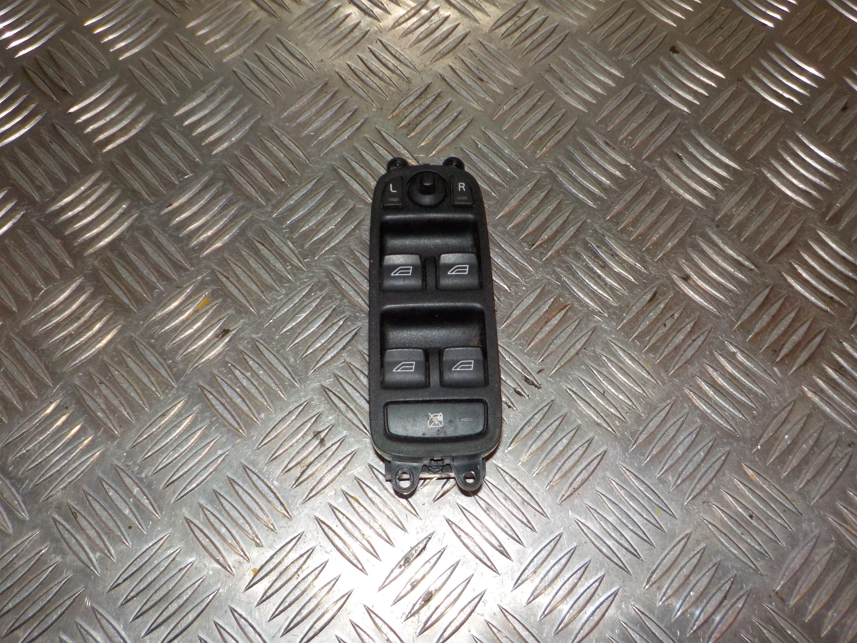 Volvo S40/V50 Kontakt Rudehejs Med OEM Nr. 30710787 Fra Volvo Ophugger