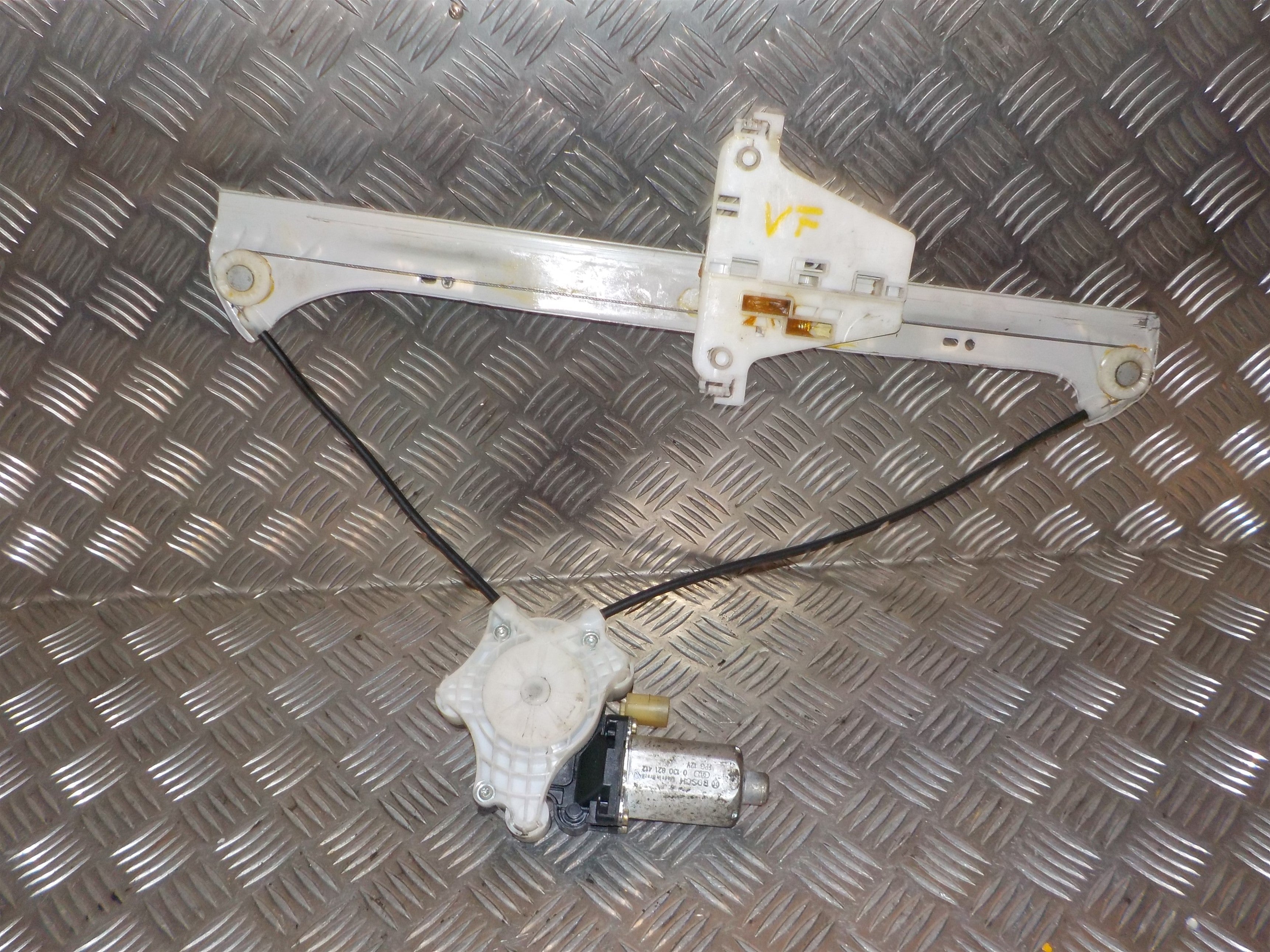 VW Fox 5Z Rudemotor - Rudehejs Med OEM Nr. 0130821412 Fra VW Ophugger