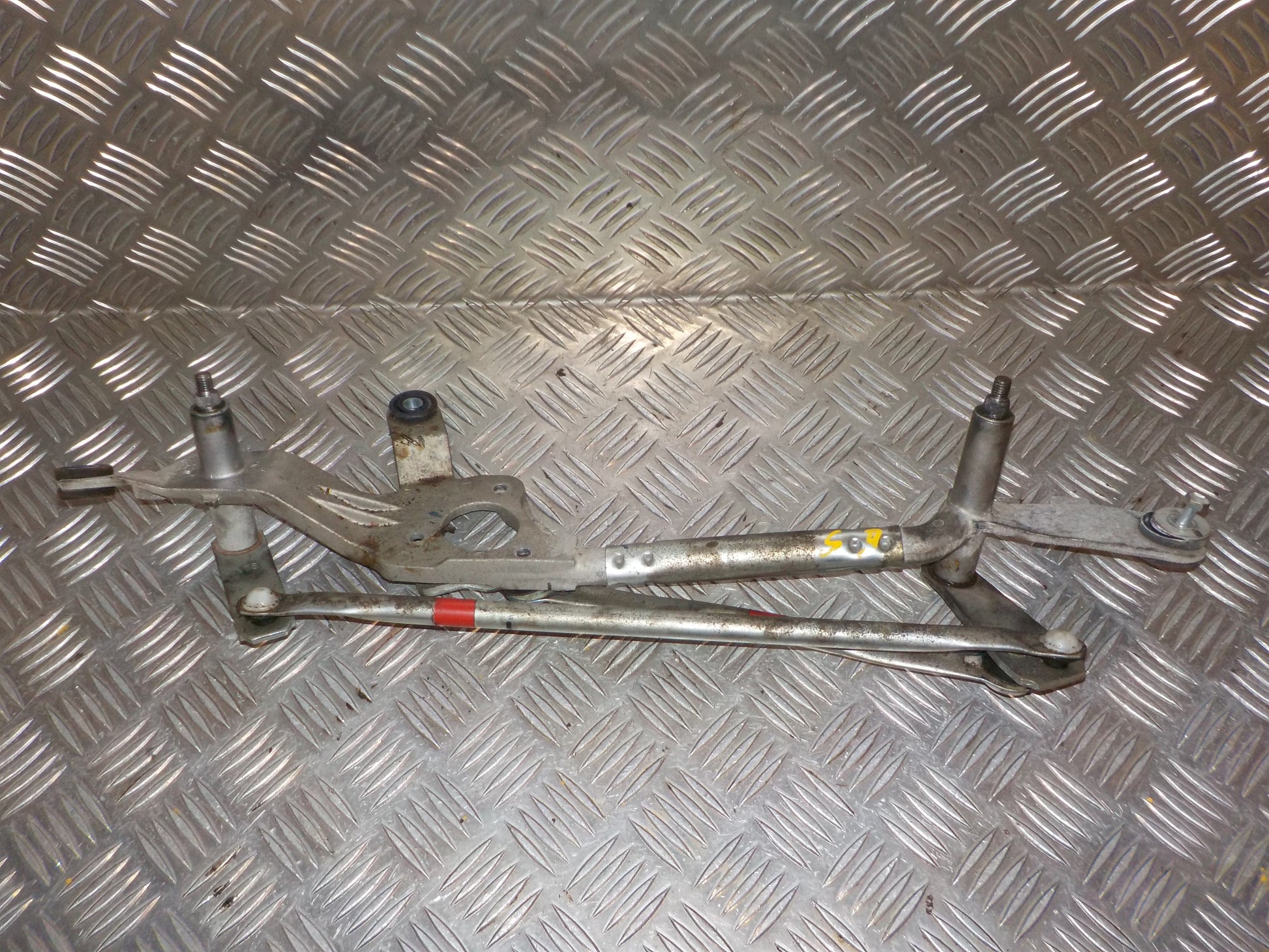 Suzuki Alto Viskertræk Med OEM Nr. Ophugger Fra Suzuki Ophugger