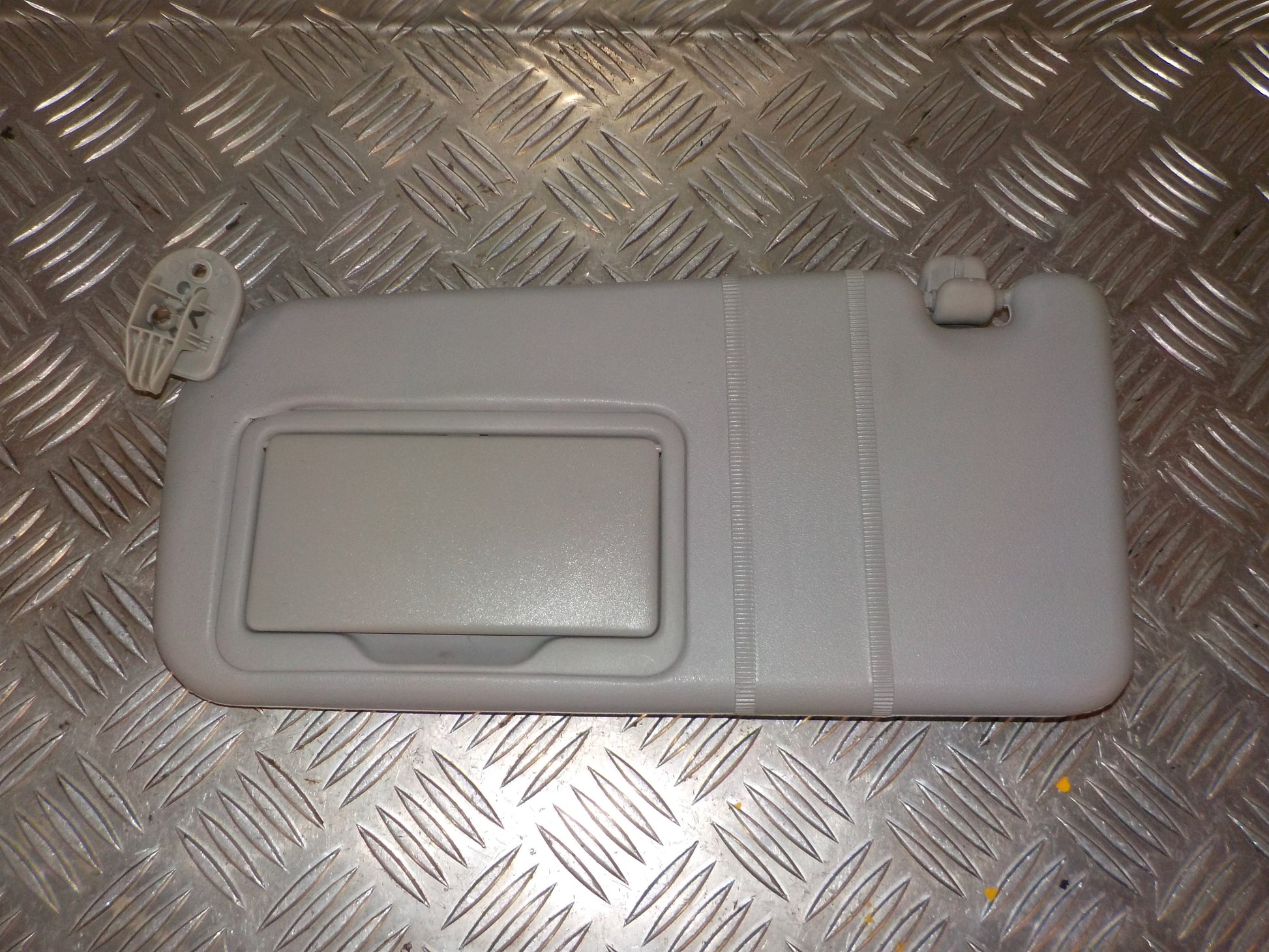 Suzuki Alto Solskærm Med OEM Nr. 84802M68K10J0T Fra Suzuki Ophugger